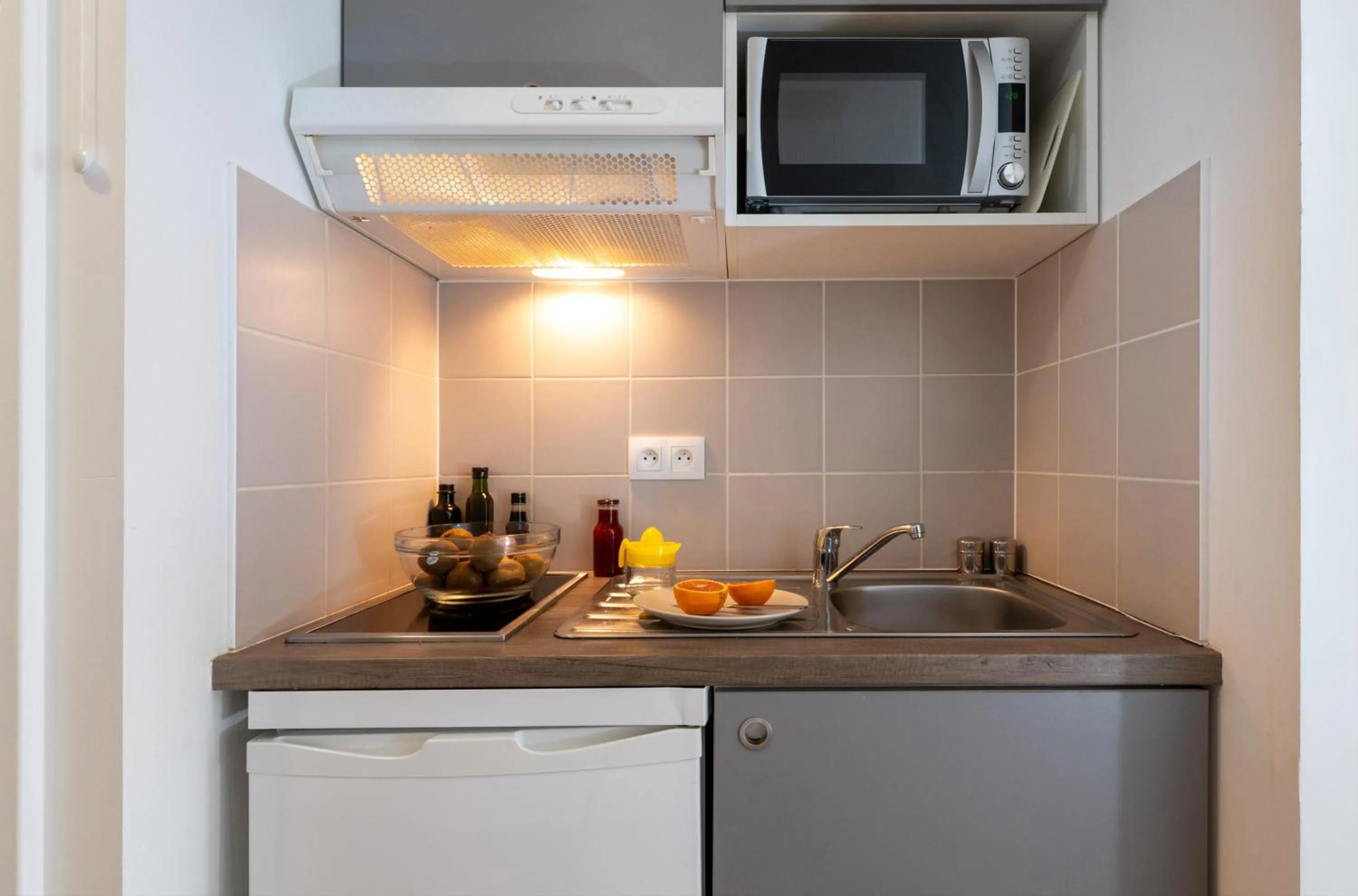 Kitchen or kitchenette in Nemea Appart Hotel Elypseo Strasbourg Port