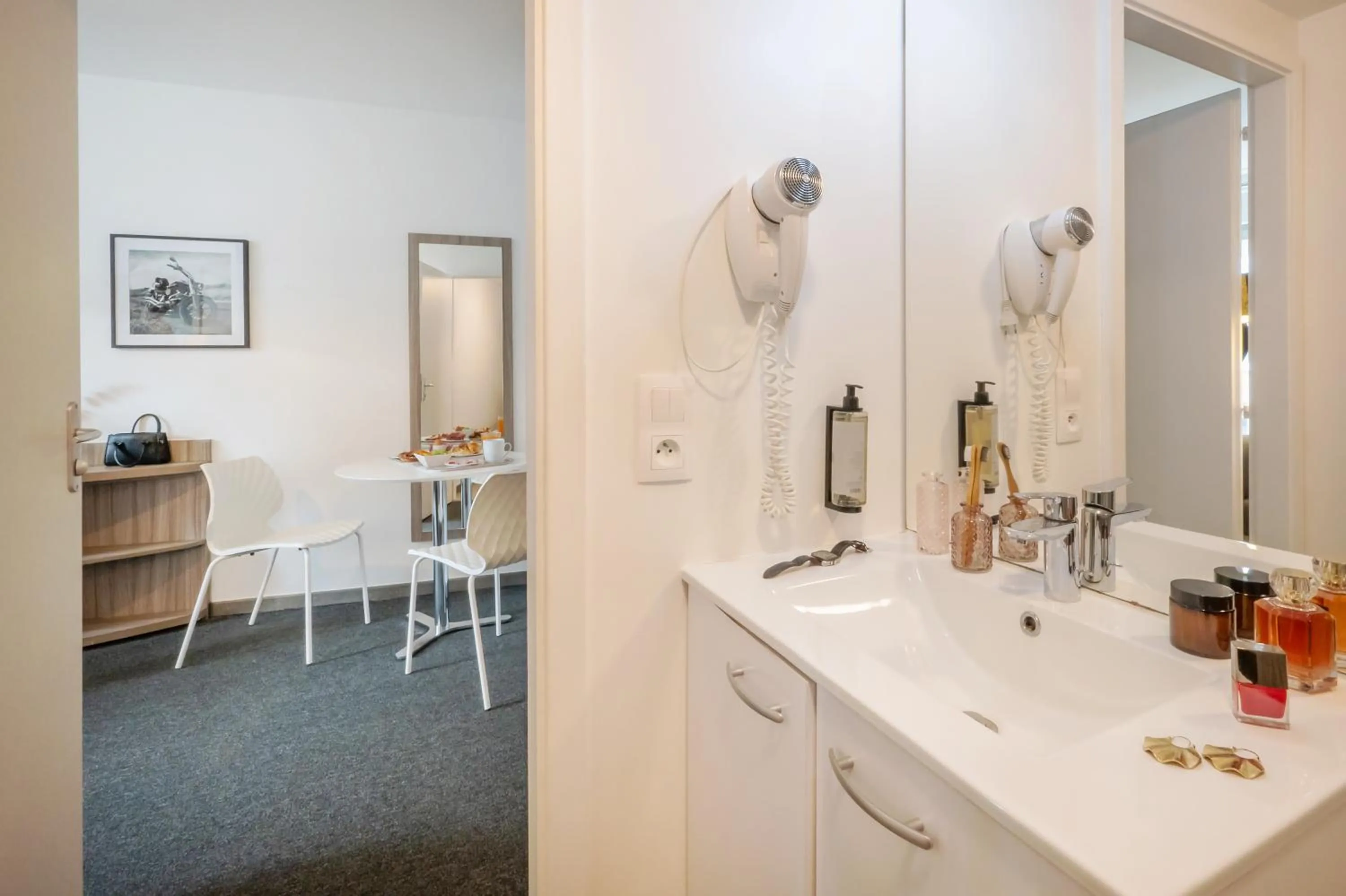 Bathroom in Nemea Appart Hotel Elypseo Strasbourg Port