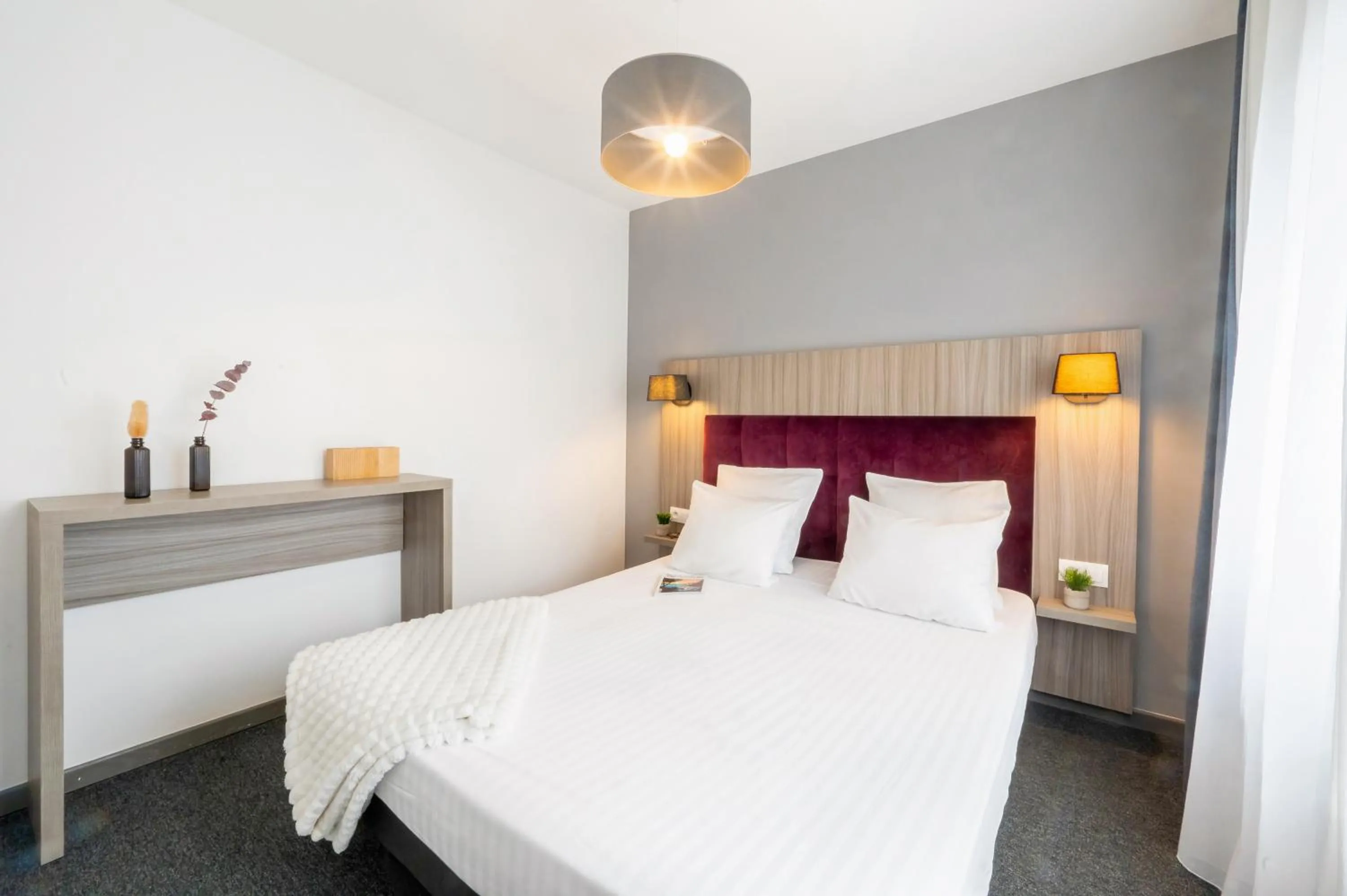 Bedroom, Bed in Nemea Appart Hotel Elypseo Strasbourg Port