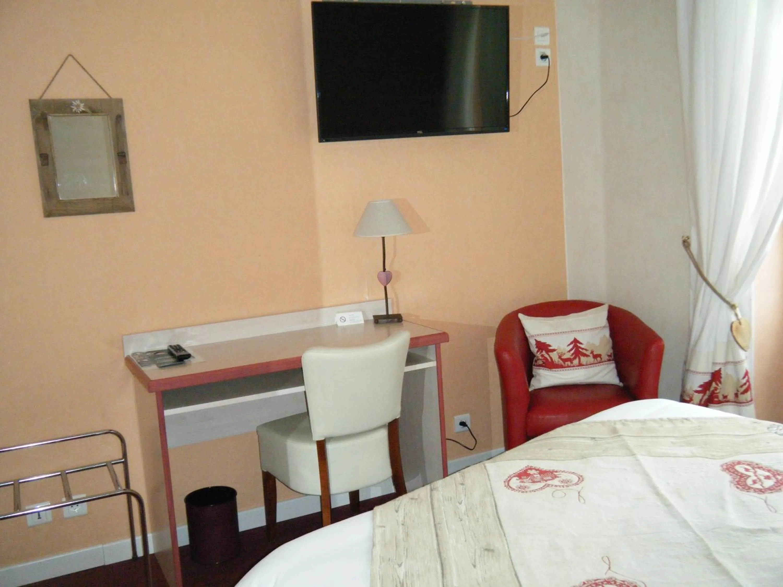 TV and multimedia, Bed in Hôtel Gambetta