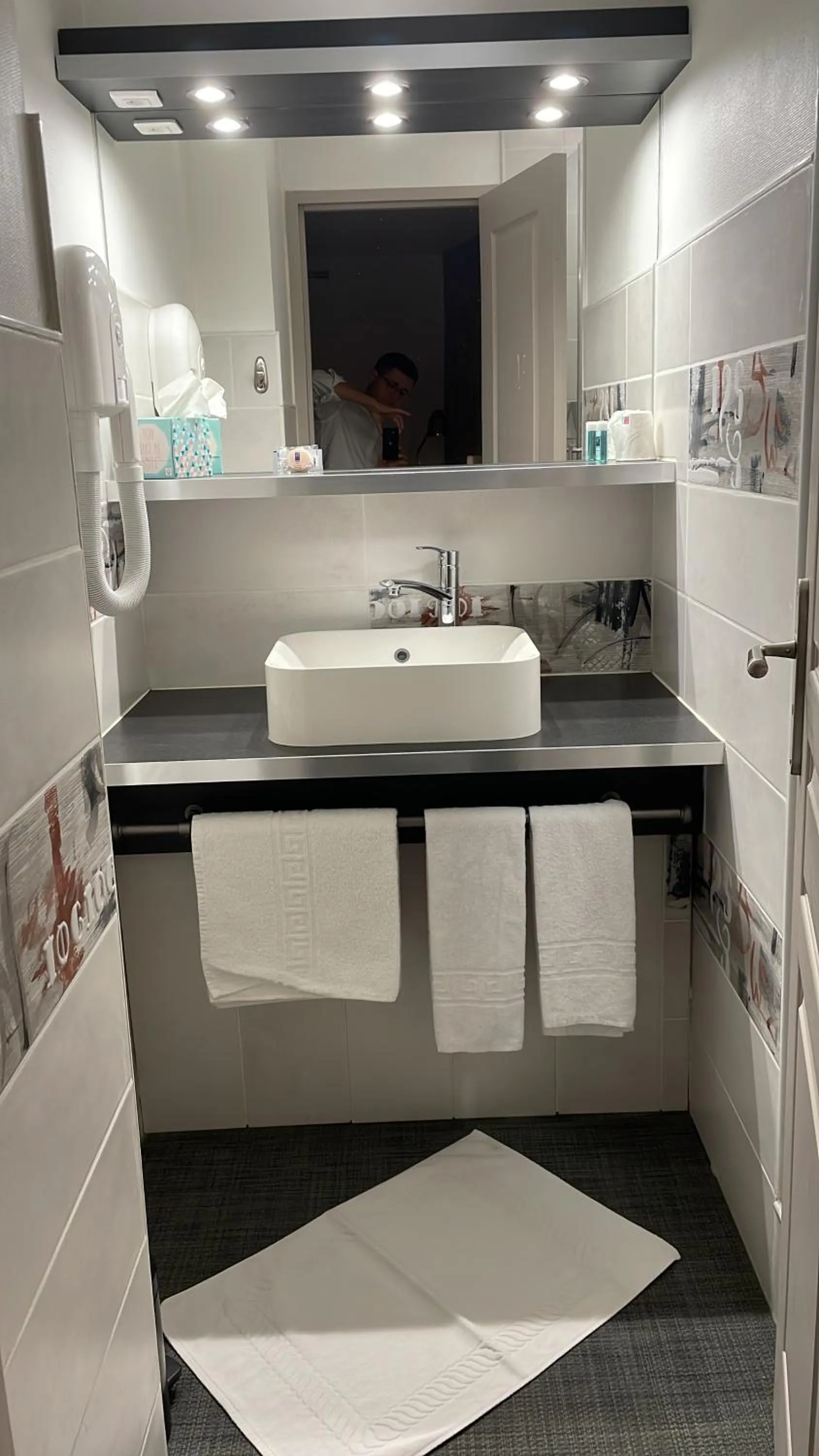 Bathroom in Hôtel Gambetta