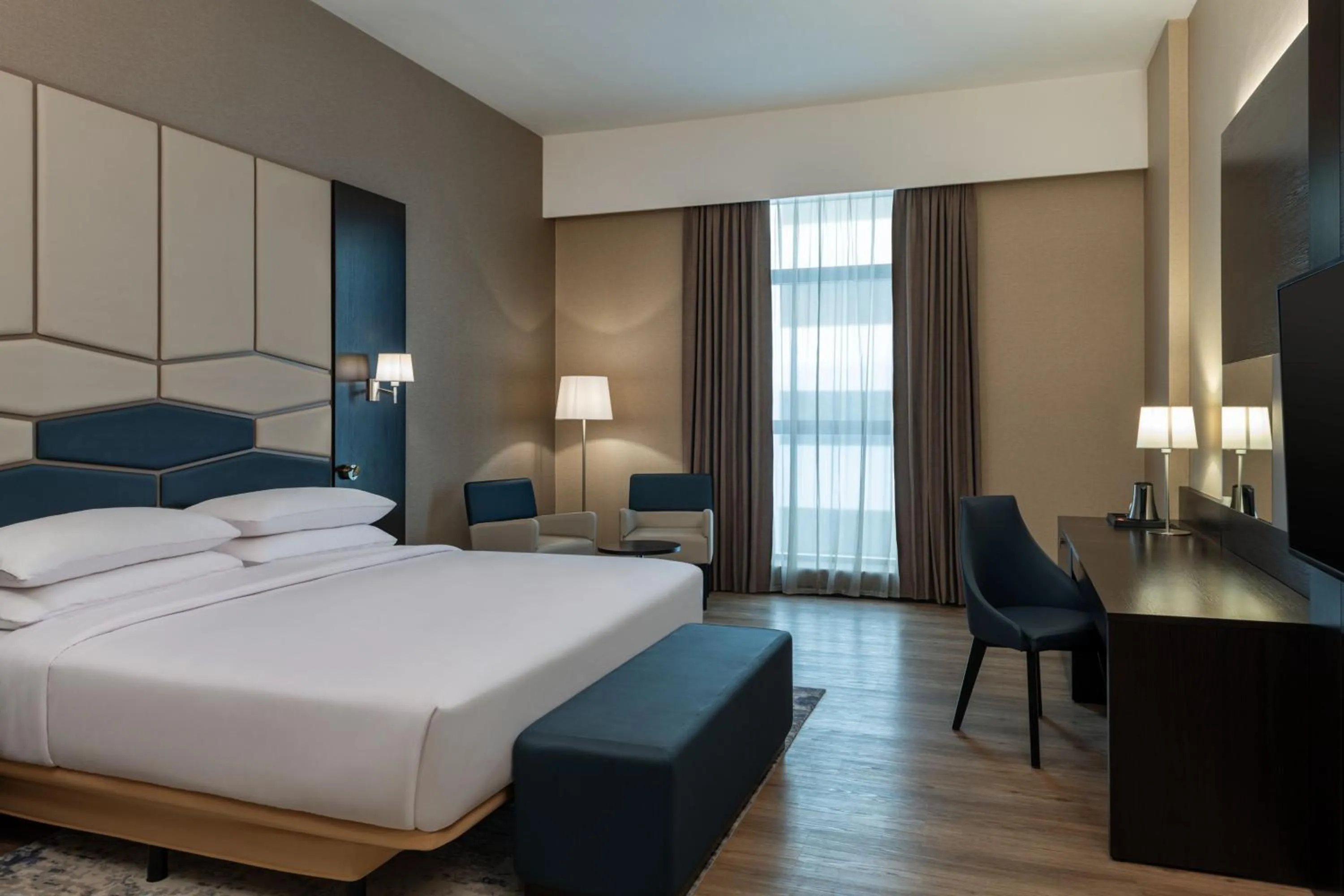 Photo of the whole room, Bed in Four Points by Sheraton Production City, Dubai