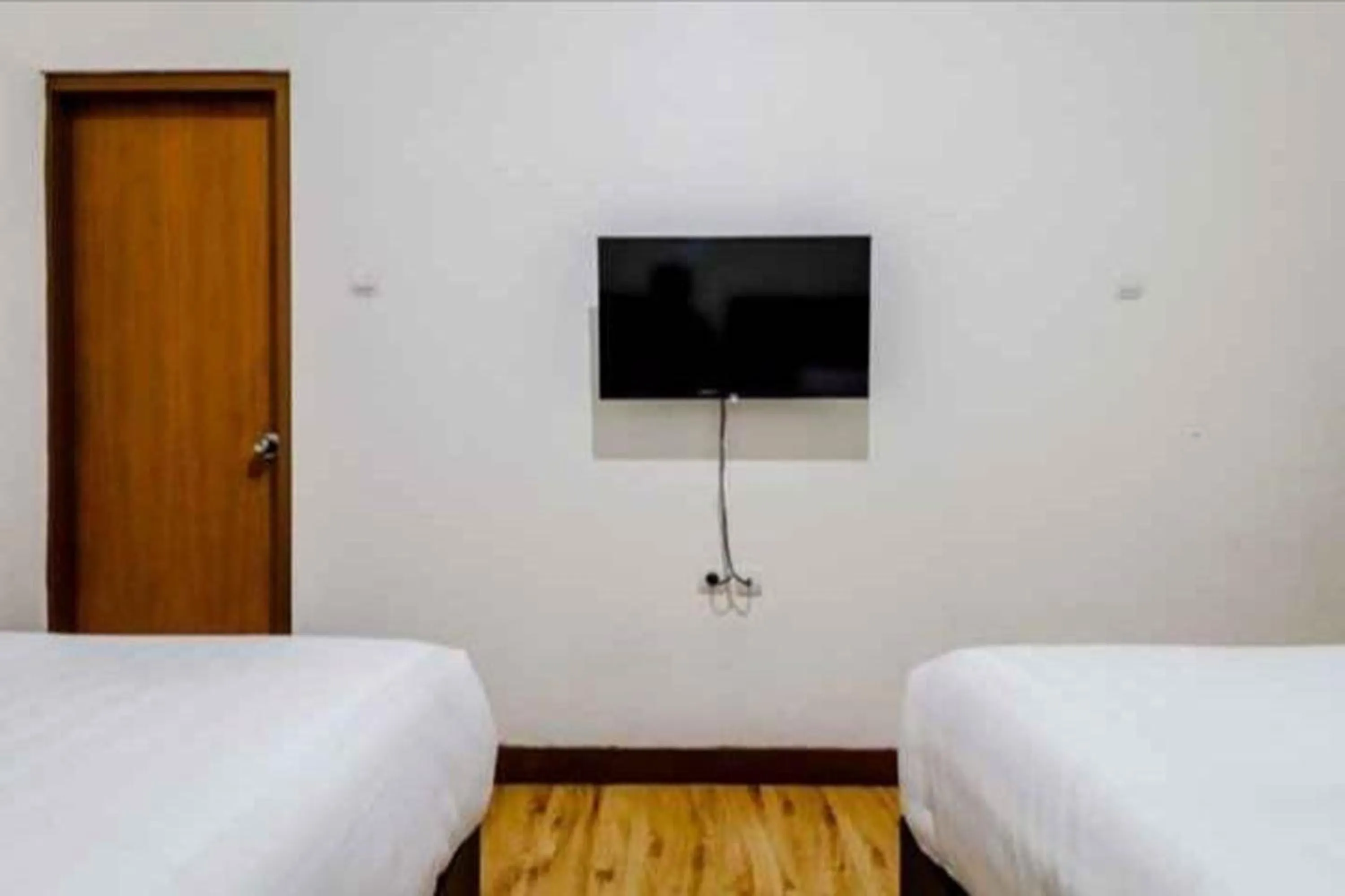 Bedroom, Bed in Hotel Sumaryo