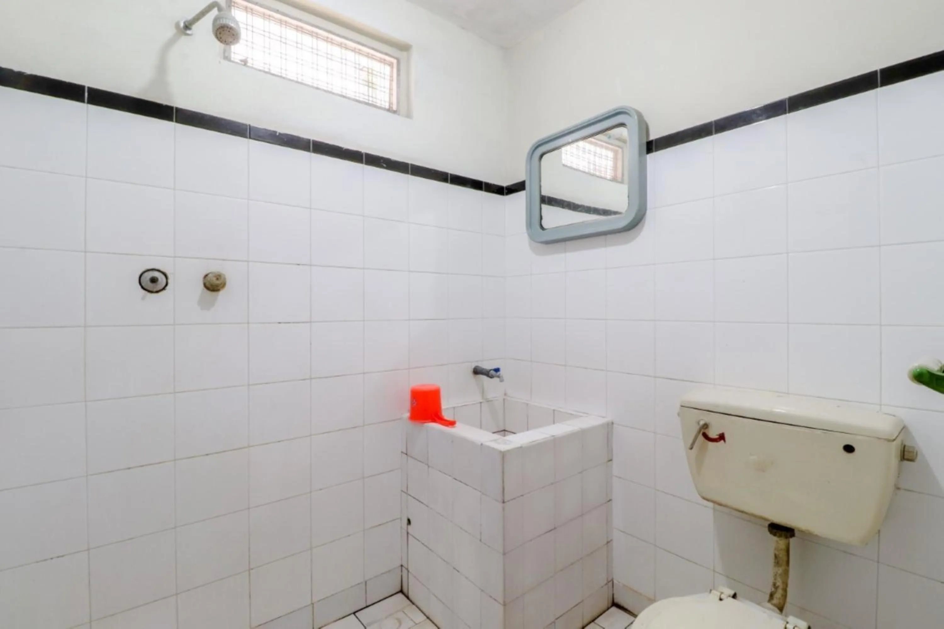 Bathroom in Hotel Sumaryo