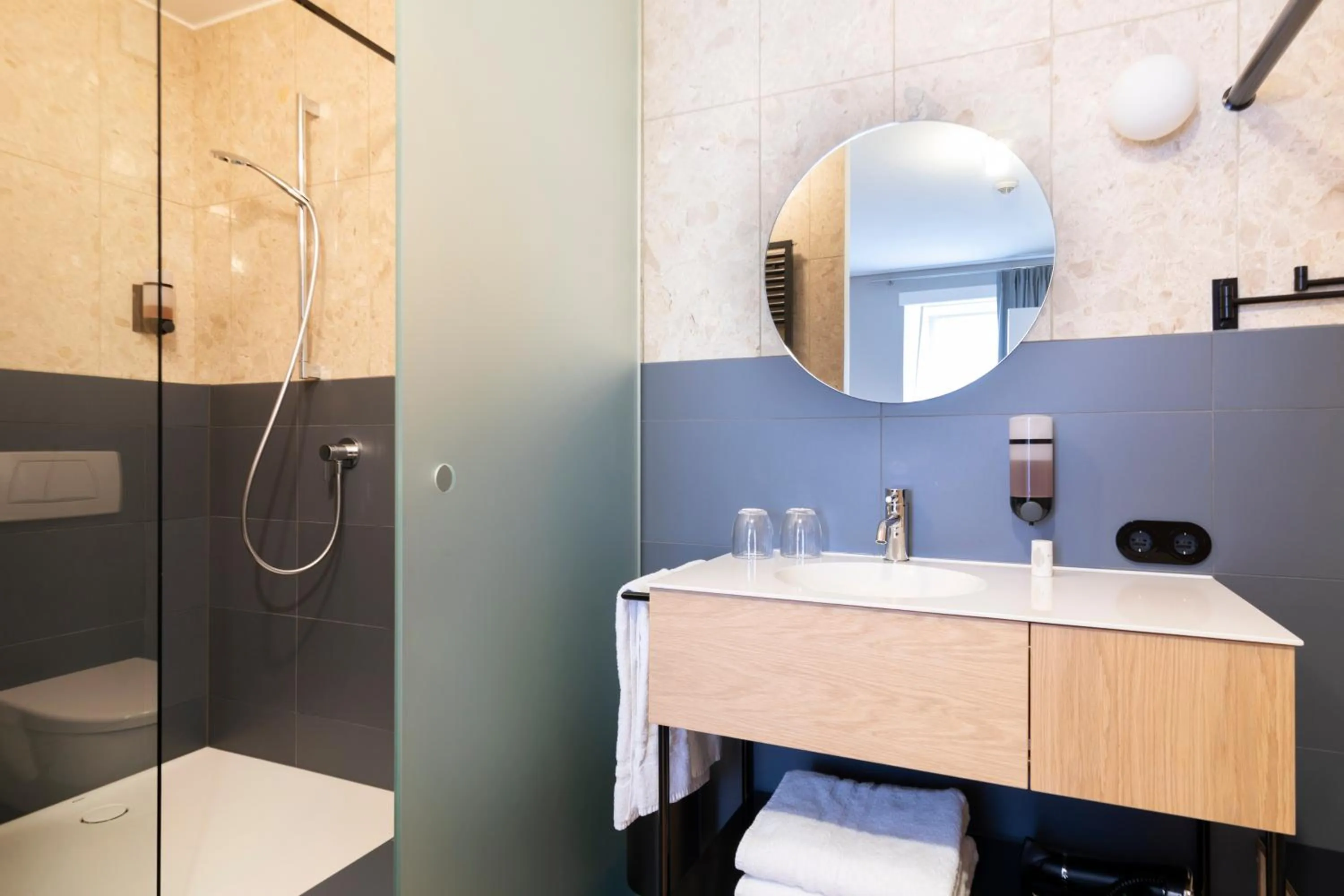 Shower in Hotel-Restaurant Beim Schlass