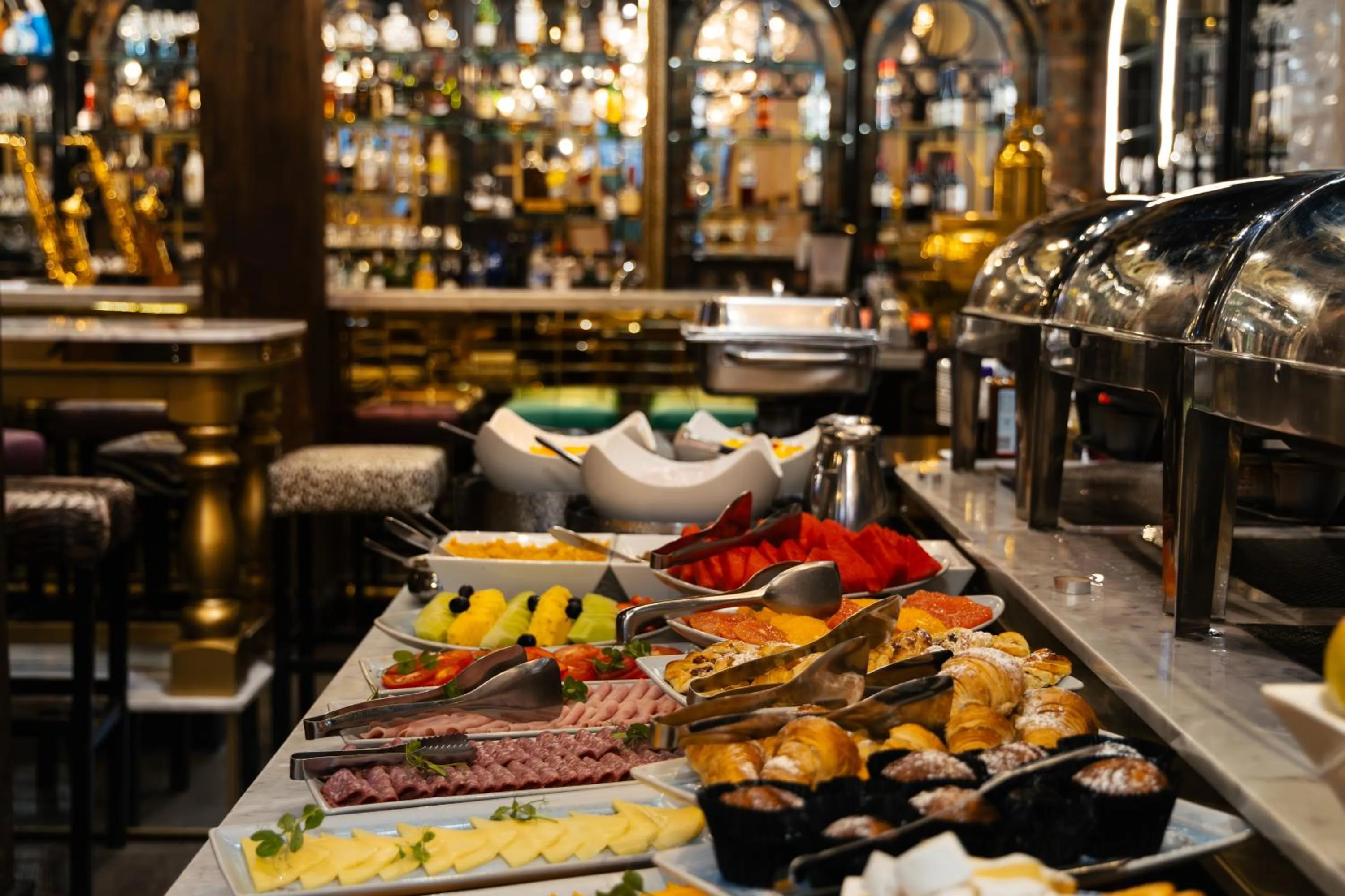 Restaurant/places to eat in ONOMO Hotel Waterfront