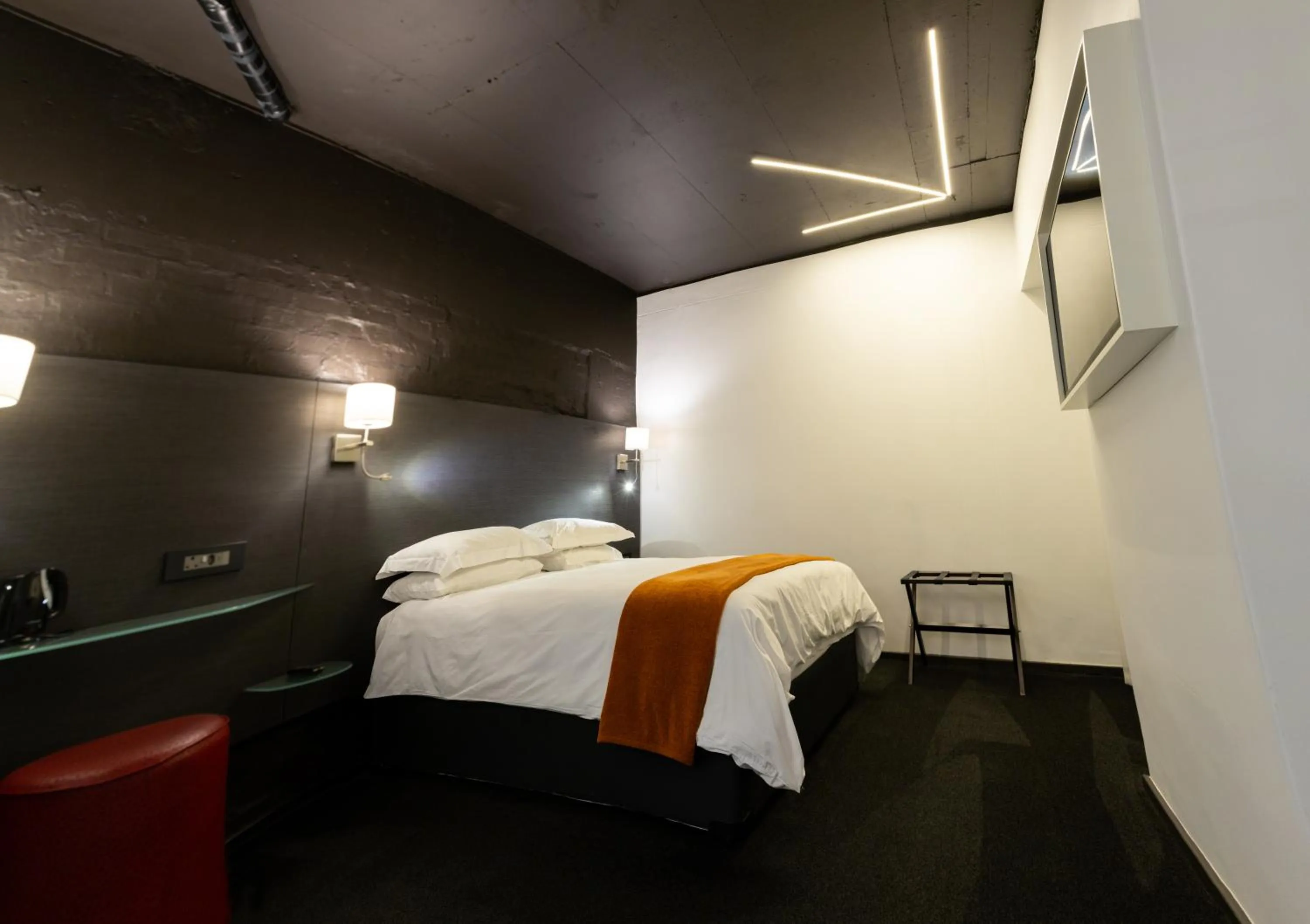 Bed in ONOMO Hotel Waterfront