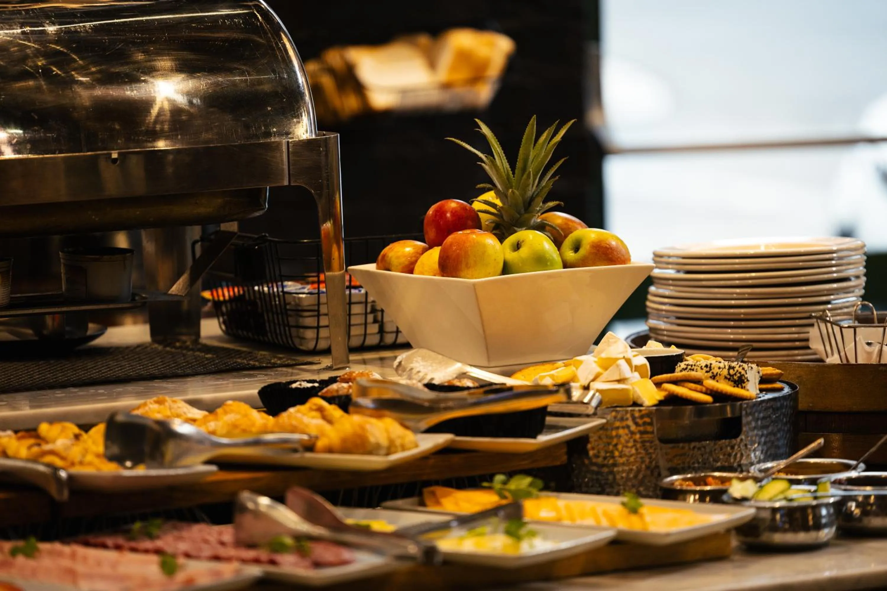 Restaurant/places to eat in ONOMO Hotel Waterfront