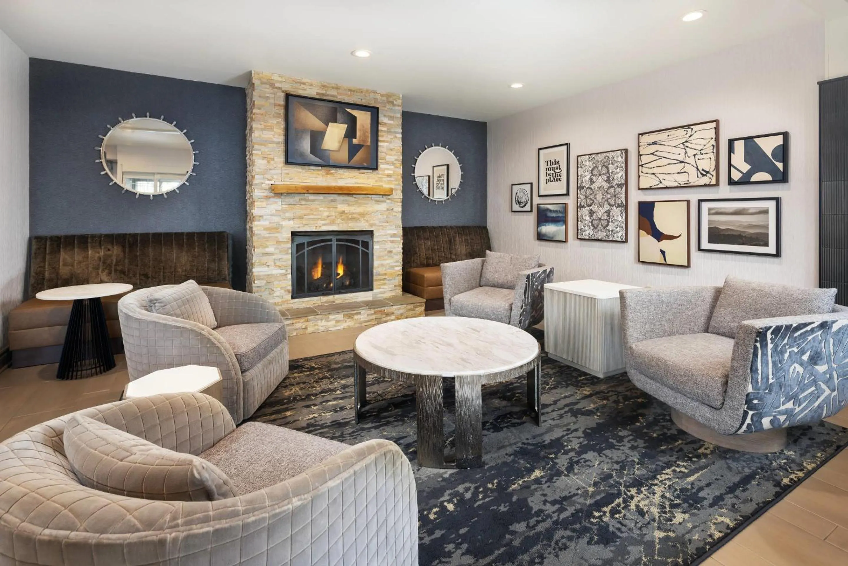 Lobby or reception in Country Inn & Suites by Radisson Asheville Downtown Tunnel Road