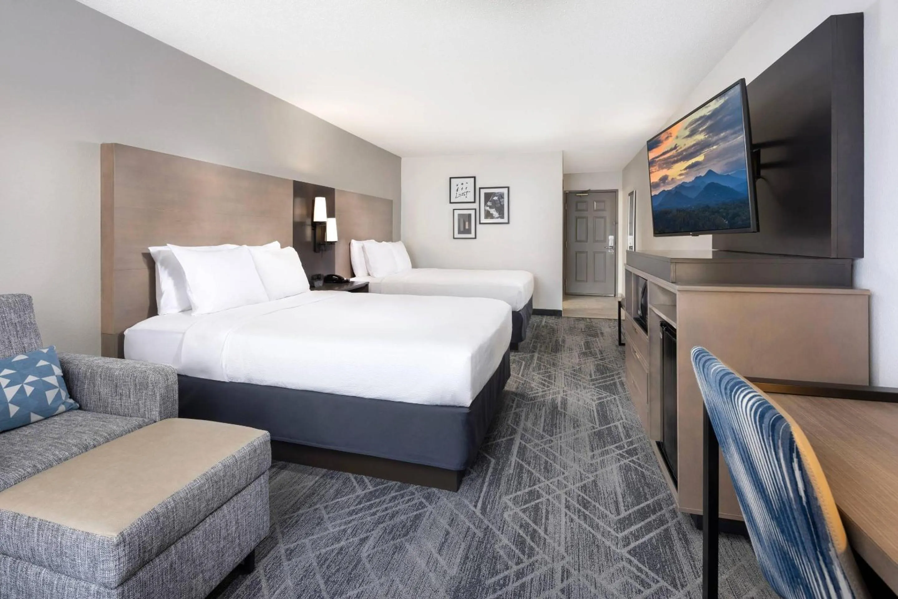 Bedroom, Bed in Country Inn & Suites by Radisson Asheville Downtown Tunnel Road