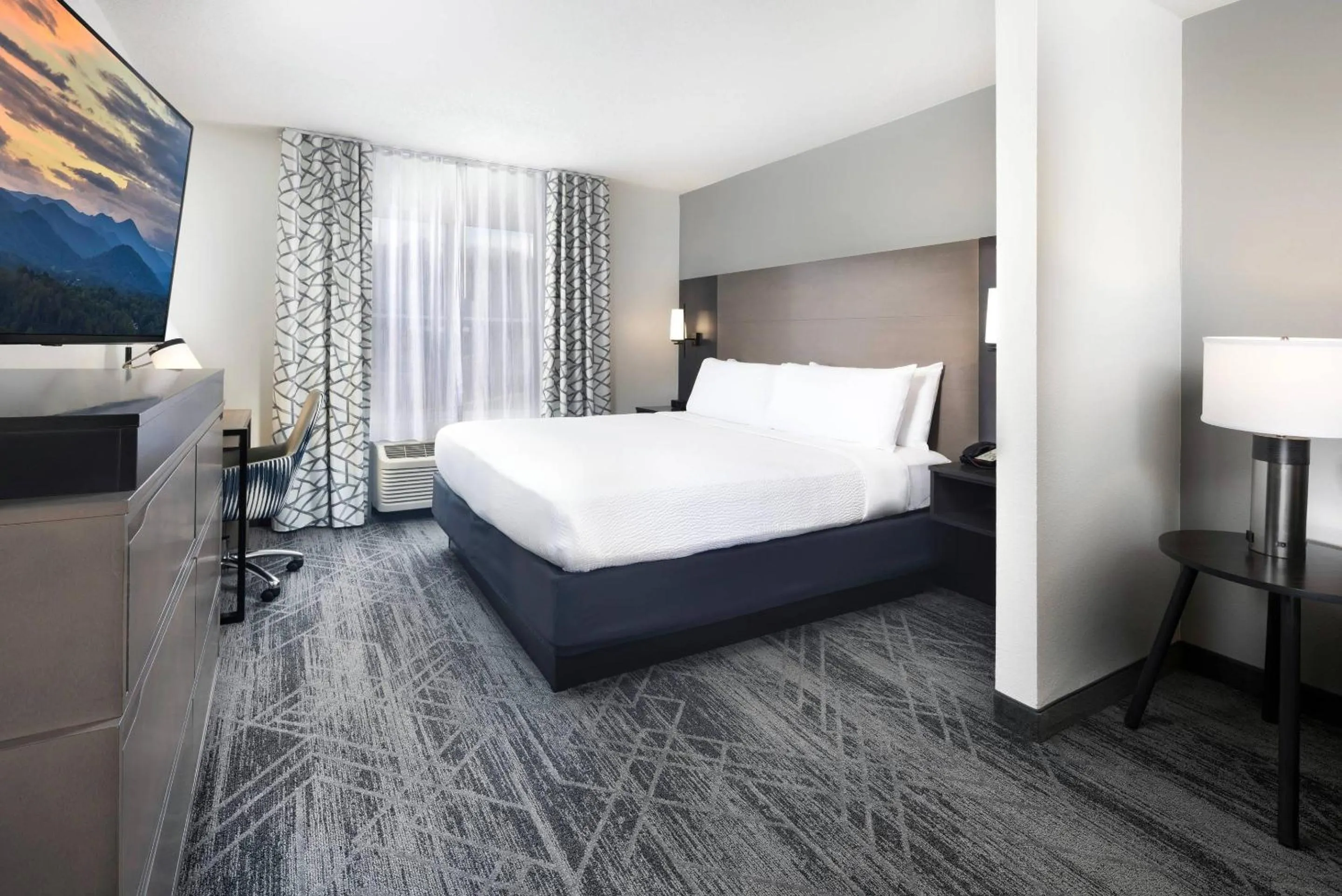 Bedroom, Bed in Country Inn & Suites by Radisson Asheville Downtown Tunnel Road