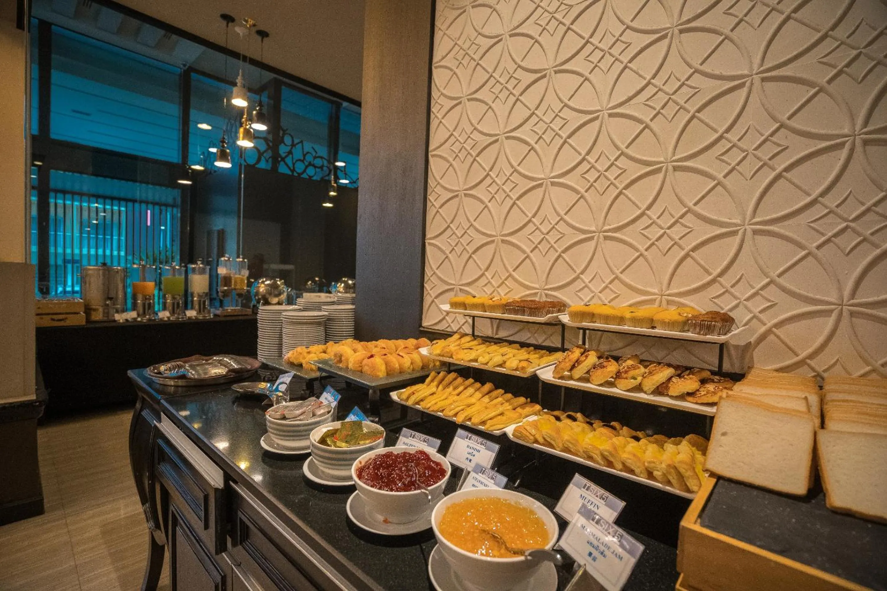 Food in TSix5 Quarter