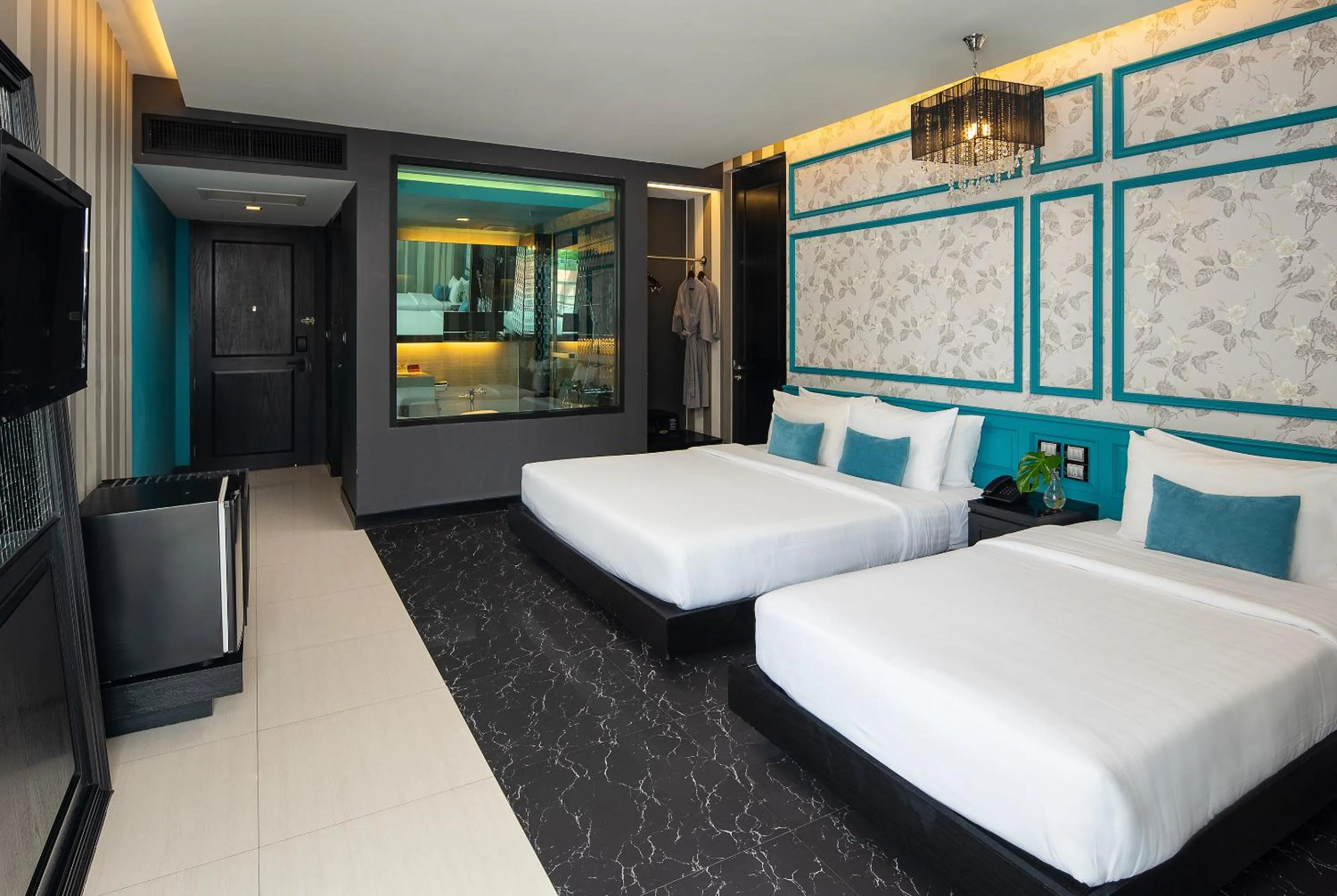 Photo of the whole room, Bed in TSix5 Quarter