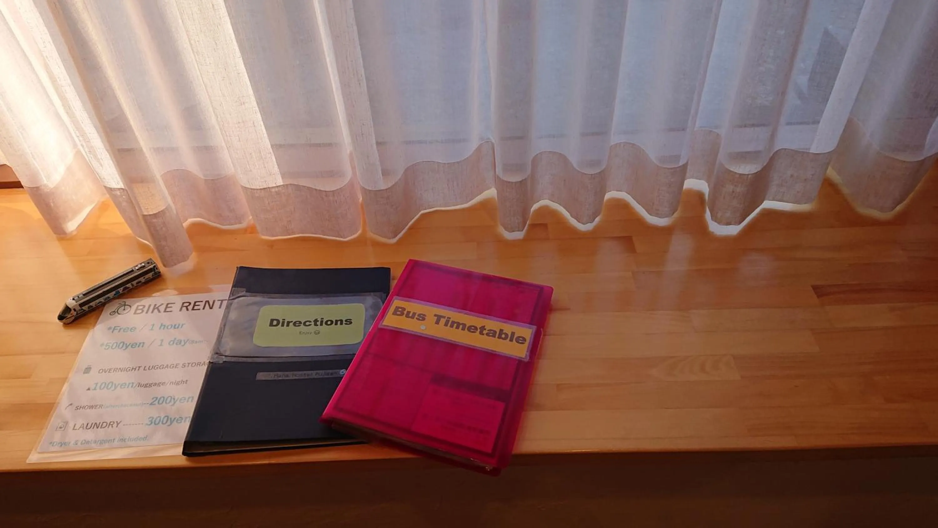 Communal lounge/ TV room in Hana Hostel Fujisan