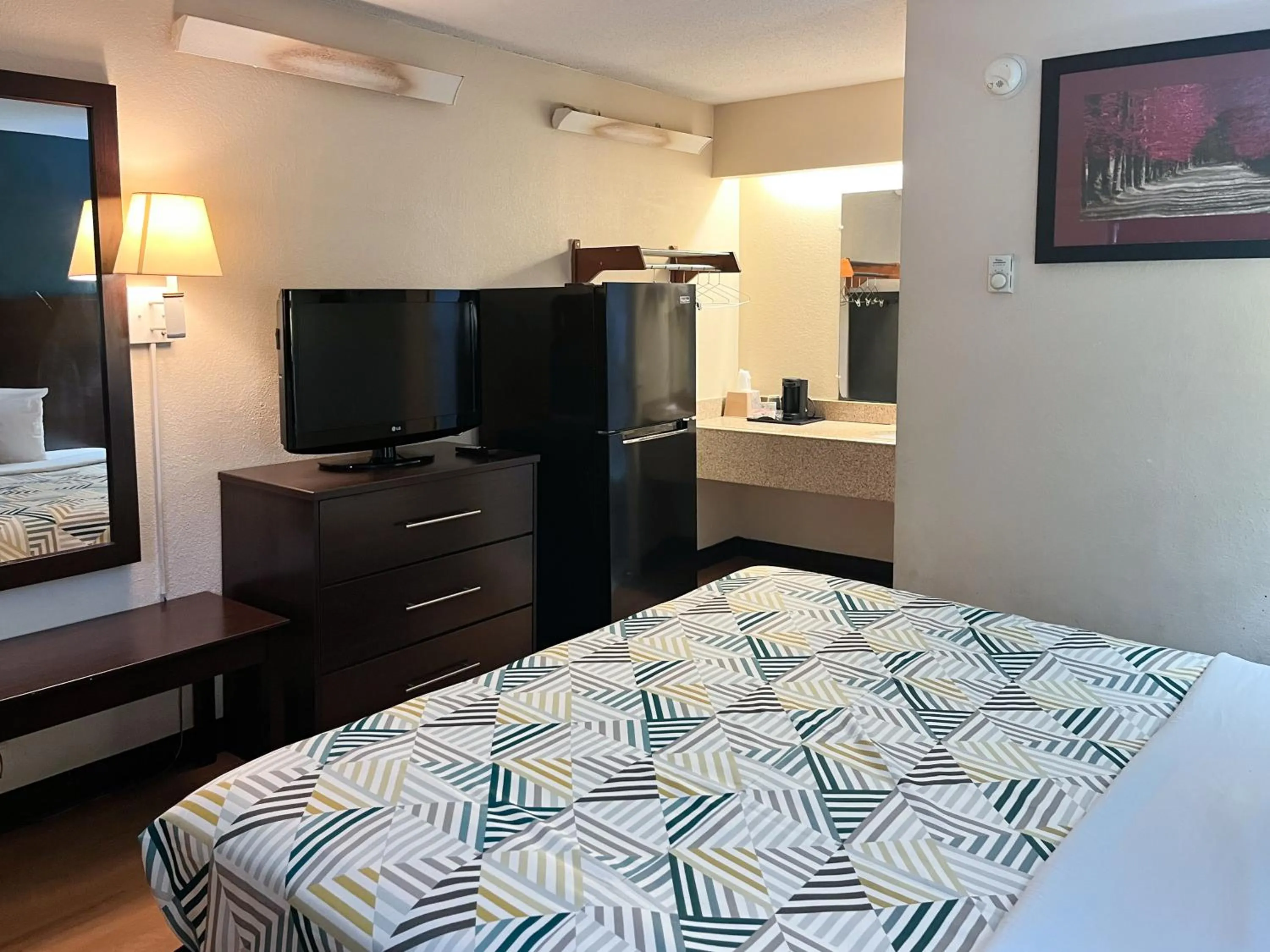 Bedroom, Bed in Studio 6 Suites Shreveport, LA Industrial Loop