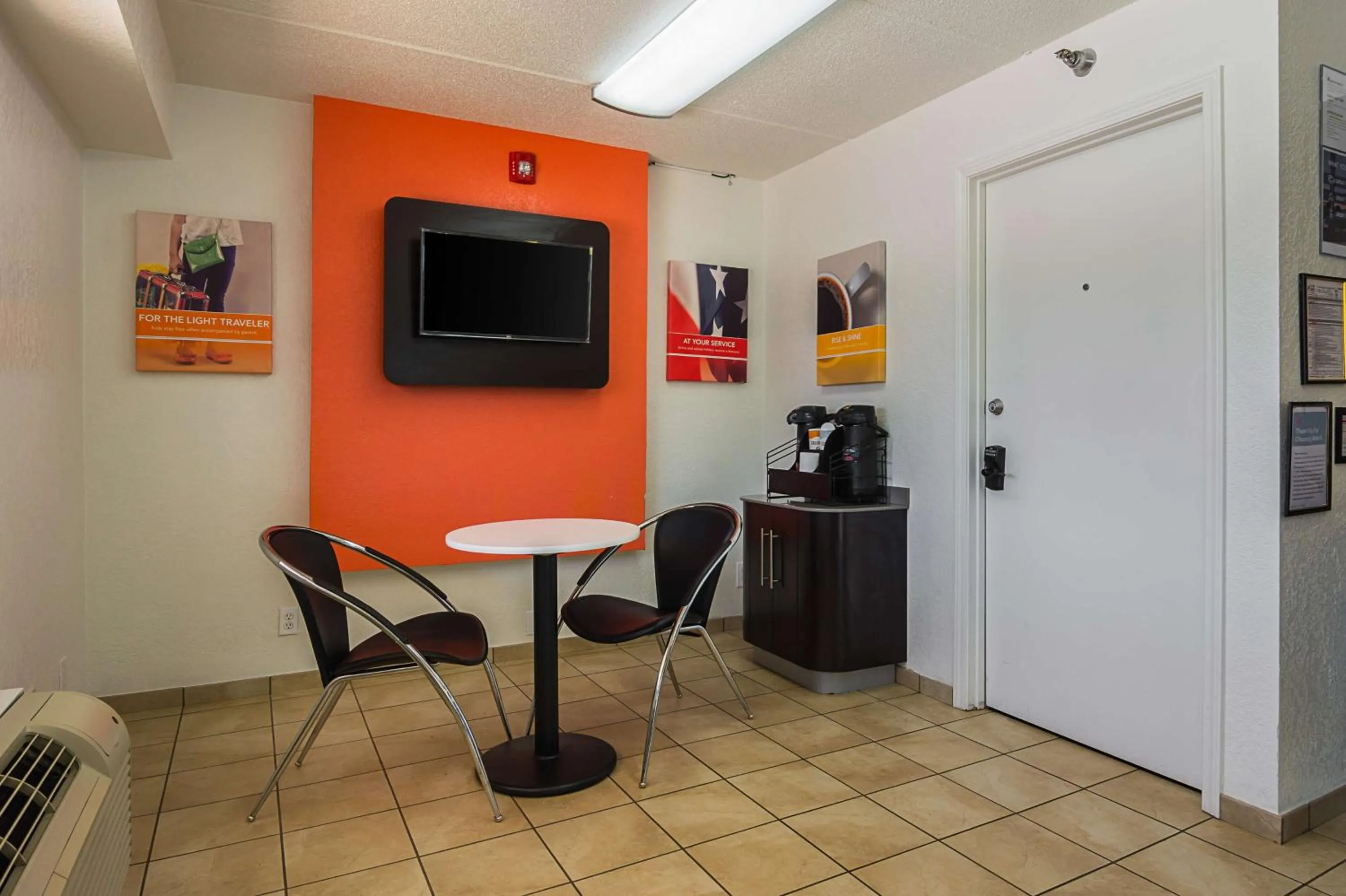 TV and multimedia in Motel 6-Tucker, GA - Atlanta Northeast