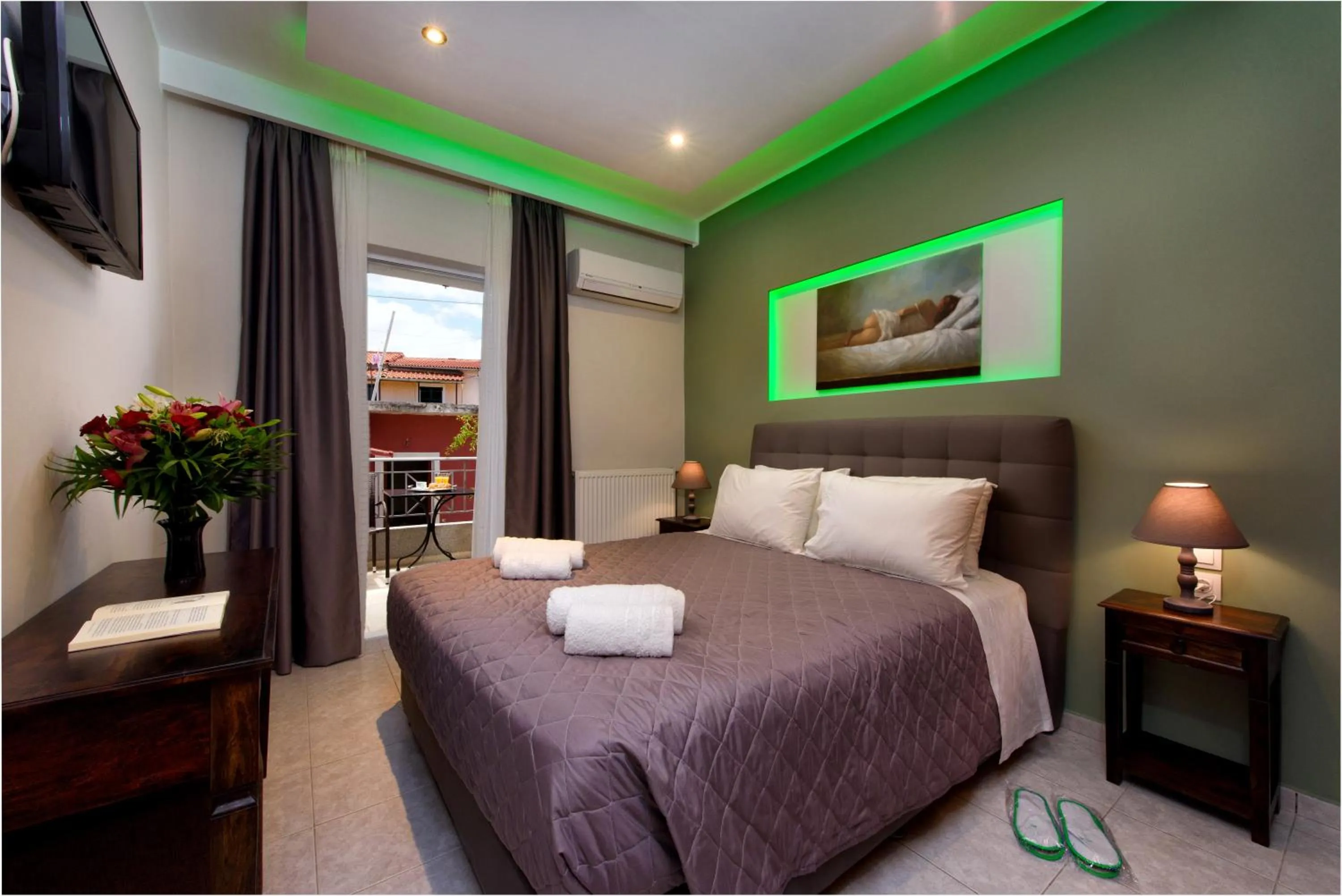 Photo of the whole room, Bed in Angelo Del'Arte Estate