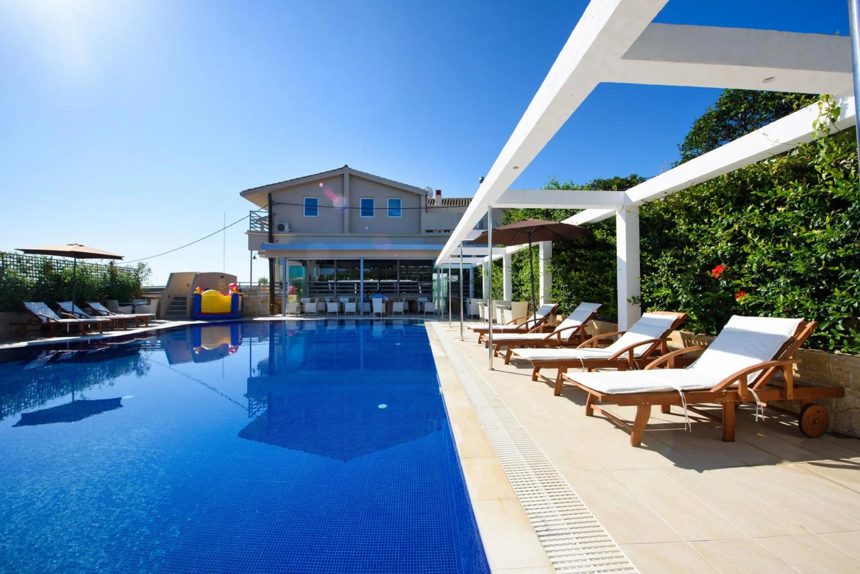 Property building in Angelo Del'Arte Estate