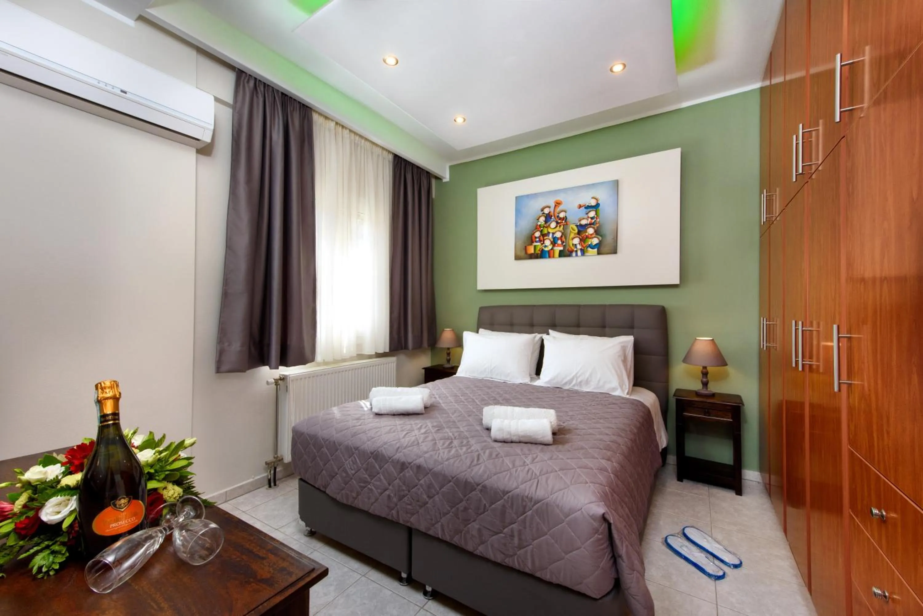 Photo of the whole room, Bed in Angelo Del'Arte Estate