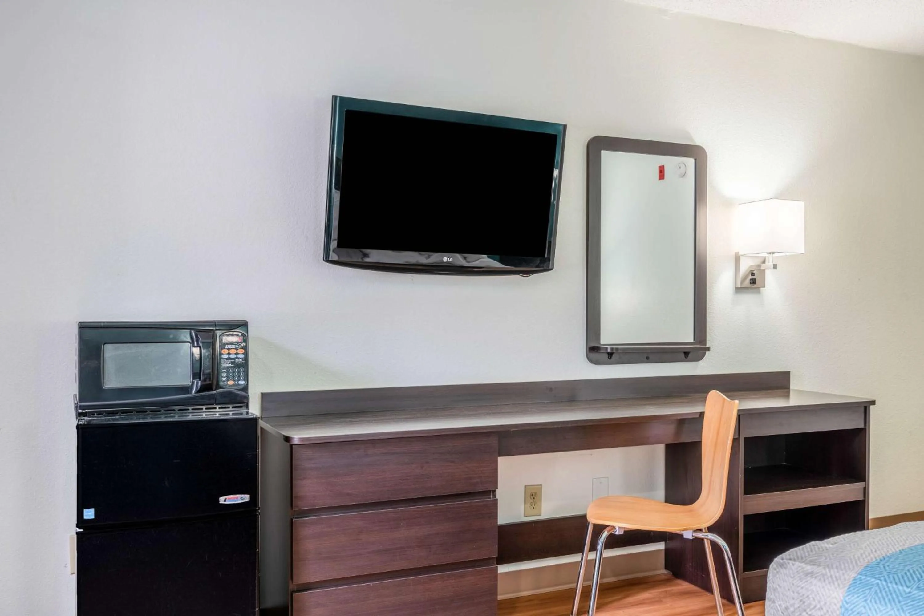 TV and multimedia in Motel 6-Rocky Mount, NC