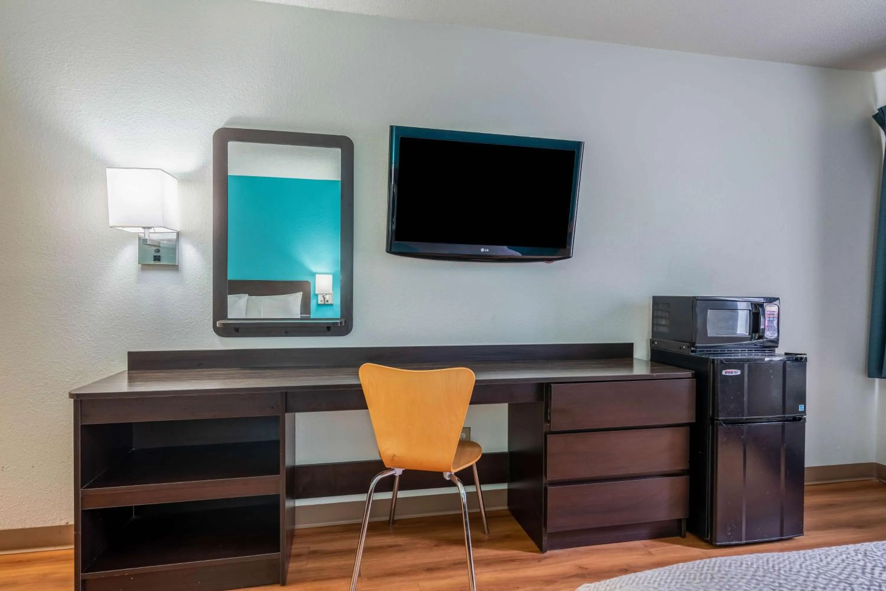 TV and multimedia in Motel 6-Rocky Mount, NC