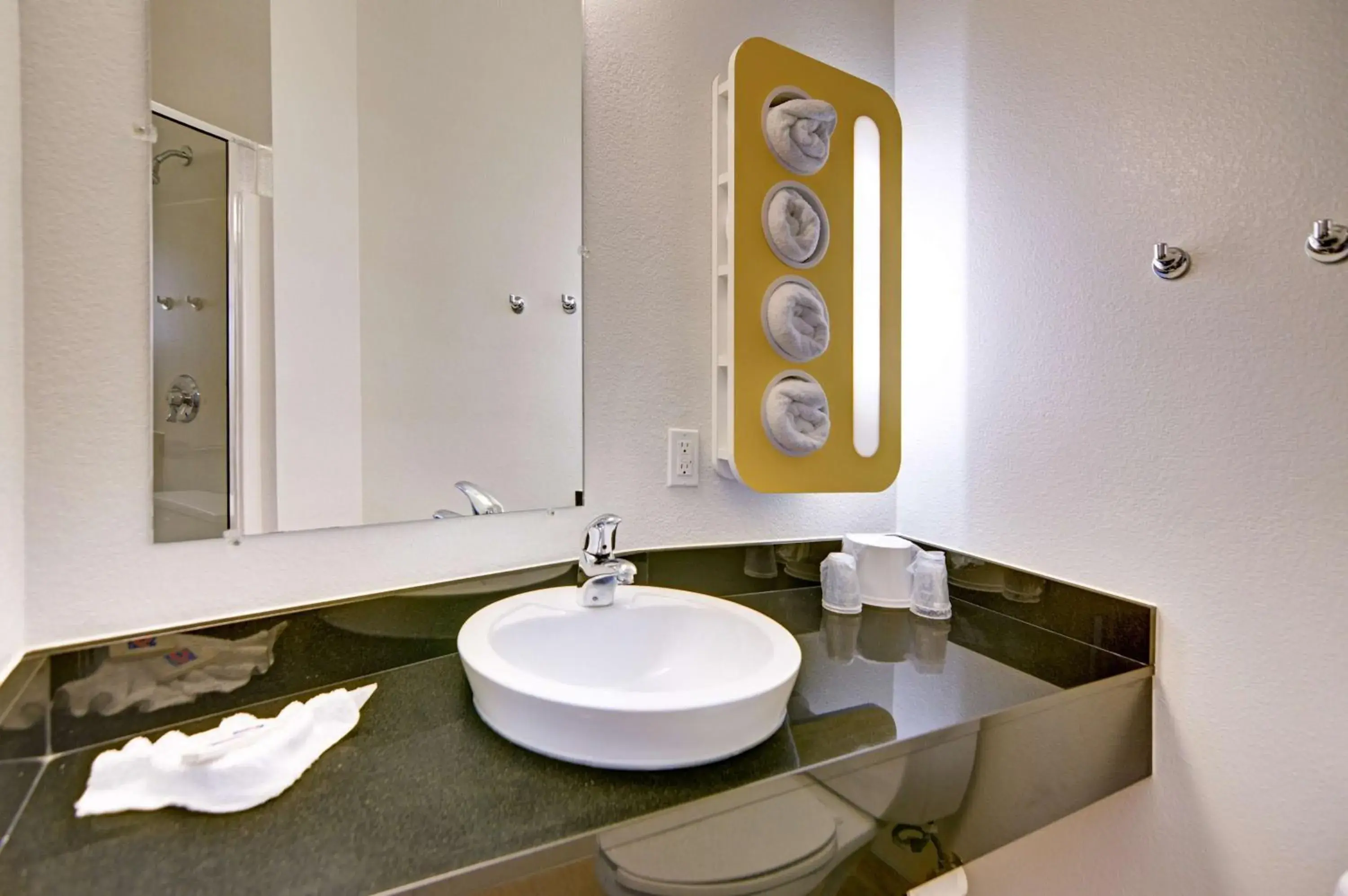 Deluxe Queen Suite - Non-Smoking in Motel 6-Roanoke, TX - Northlake - Speedway Deluxe Queen Suite - Non-Smoking in Motel 6-Roanoke, TX - Northlake - Speedway