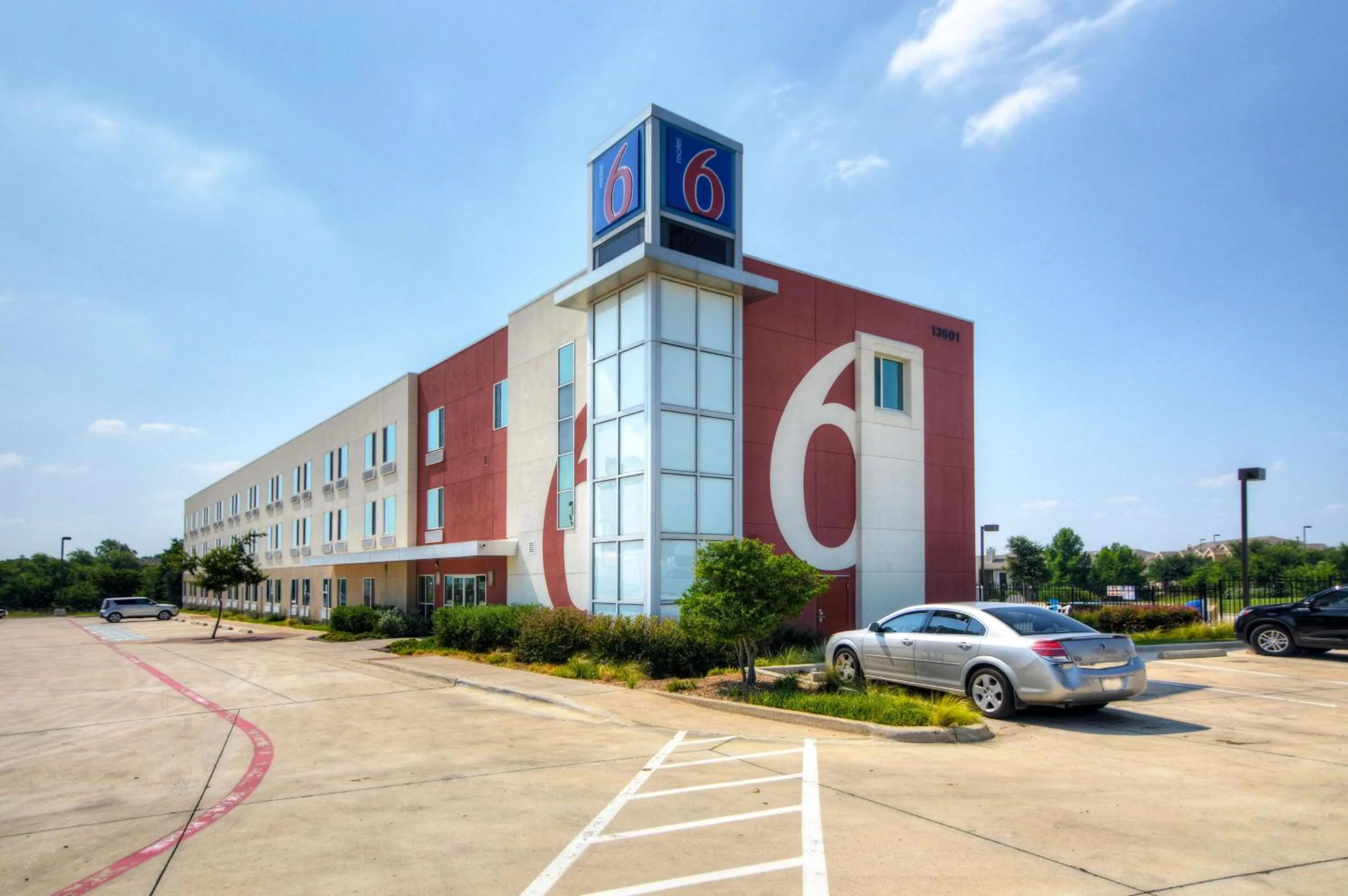 Property building in Motel 6-Roanoke, TX - Northlake - Speedway
