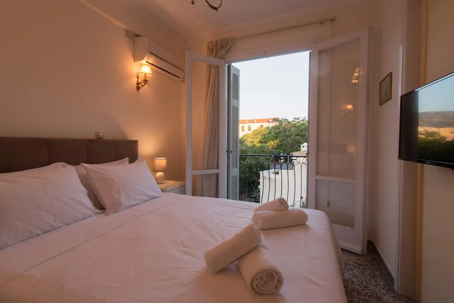 Bedroom, Bed in Acro&Polis