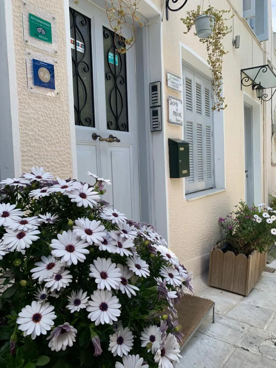 Facade/entrance in Acro&Polis