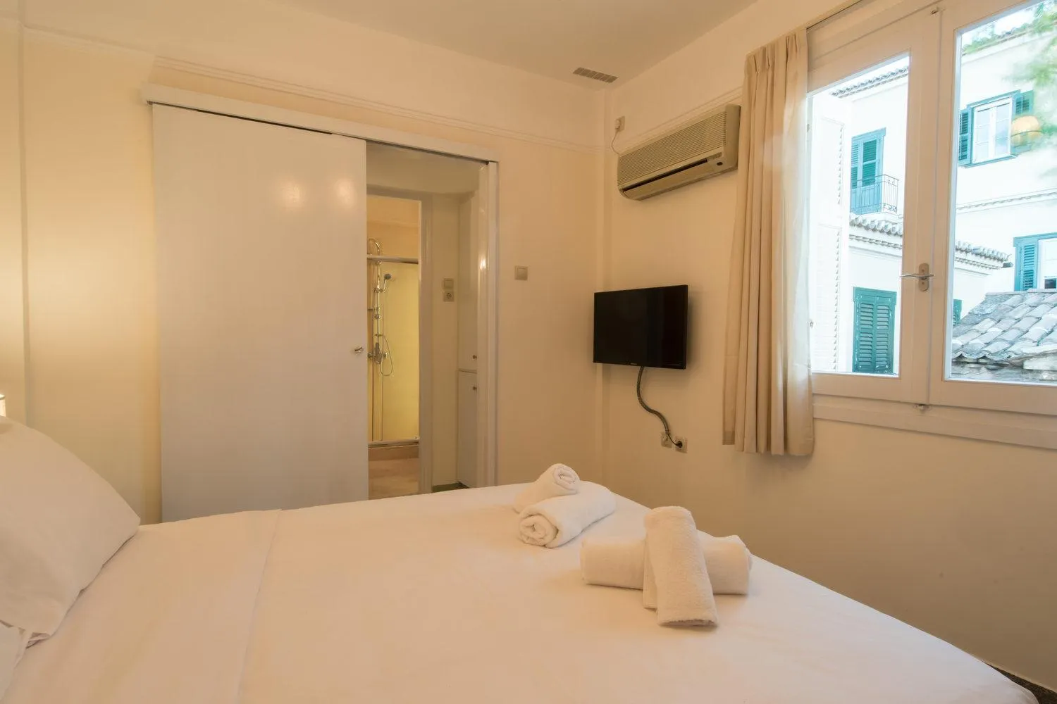 Bedroom, Bed in Acro&Polis