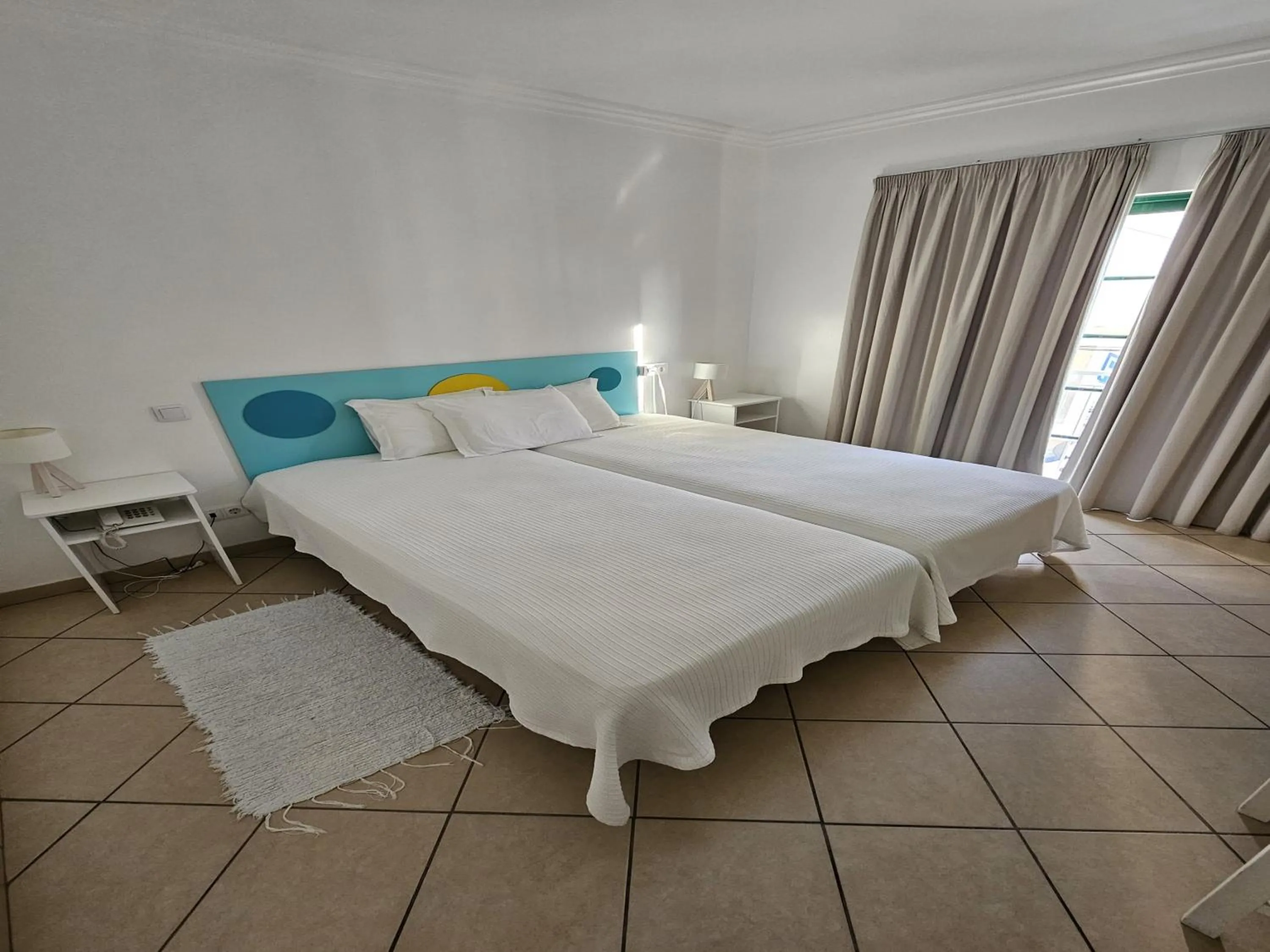 Bed in Hotel Adelaide