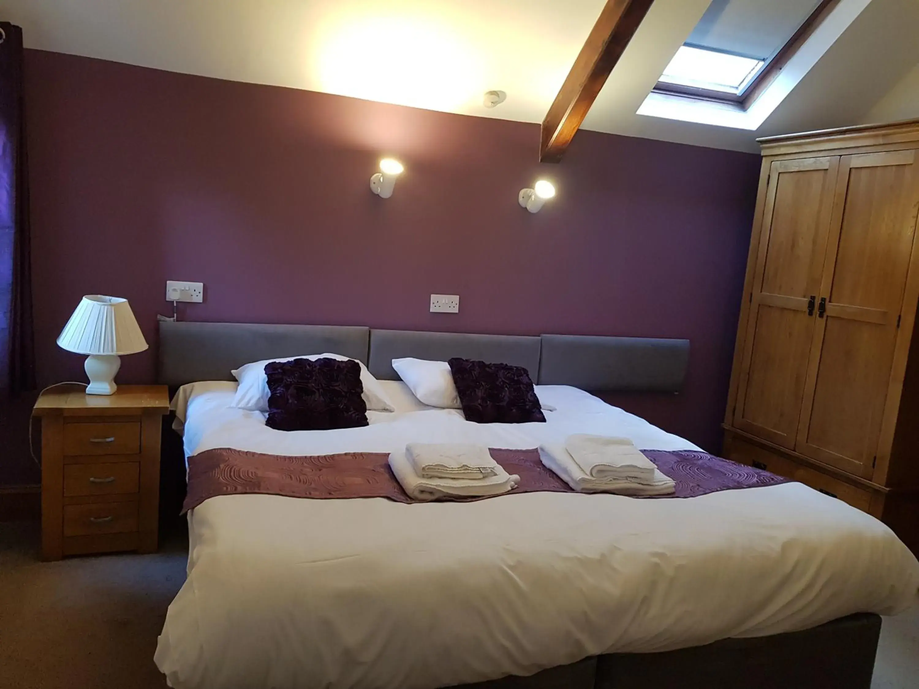 Family Room with Bath in The Beacon & Railway Hotel Family Room with Bath in The Beacon & Railway Hotel