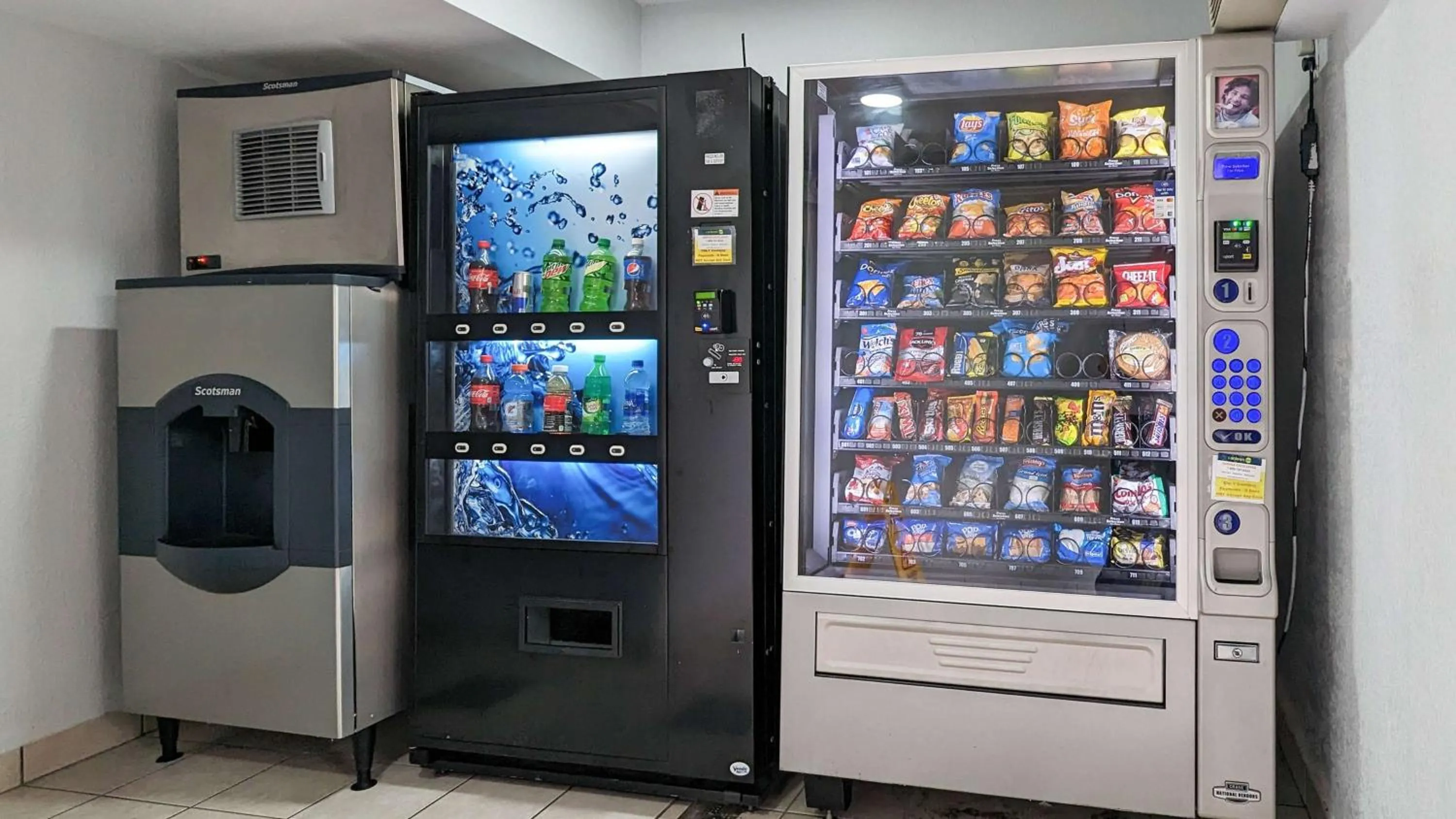 Property building in Motel 6-Nashua, NH - South