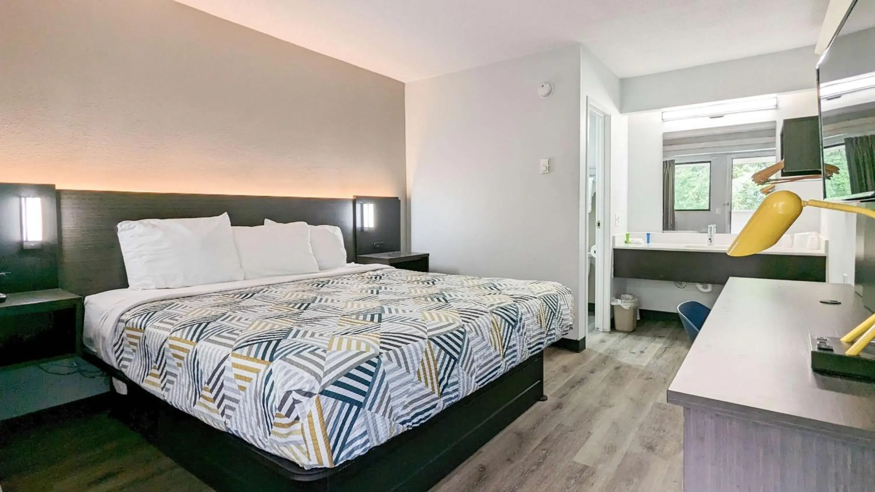 King Room with Roll-in Shower - Disability Access - Non-Smoking in Motel 6-Nashua, NH - South King Room with Roll-in Shower - Disability Access - Non-Smoking in Motel 6-Nashua, NH - South