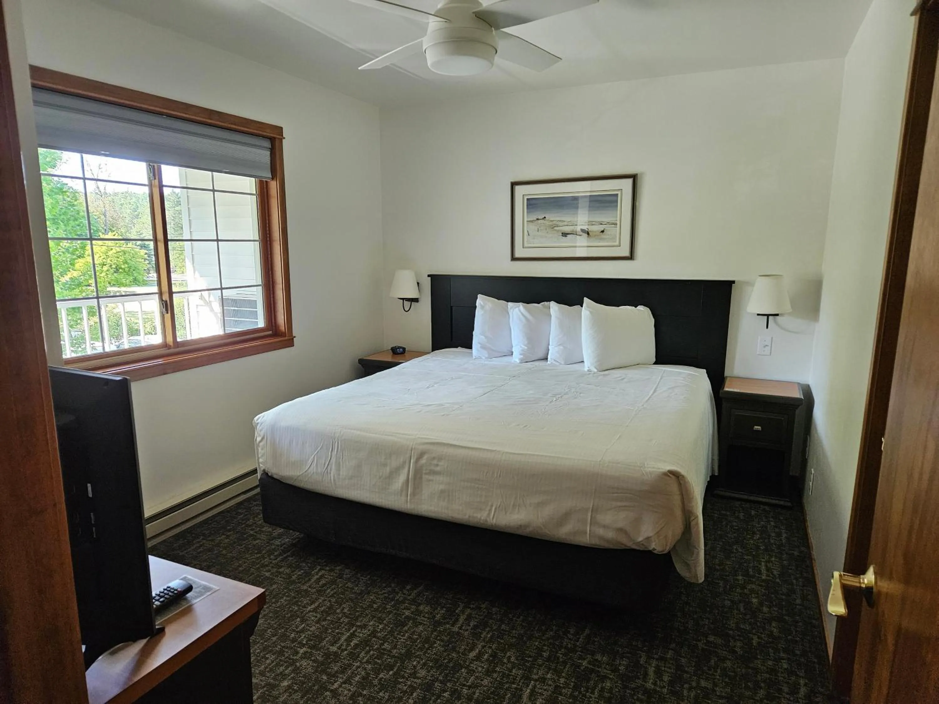 Bedroom, Bed in Homestead Suites - Fish Creek
