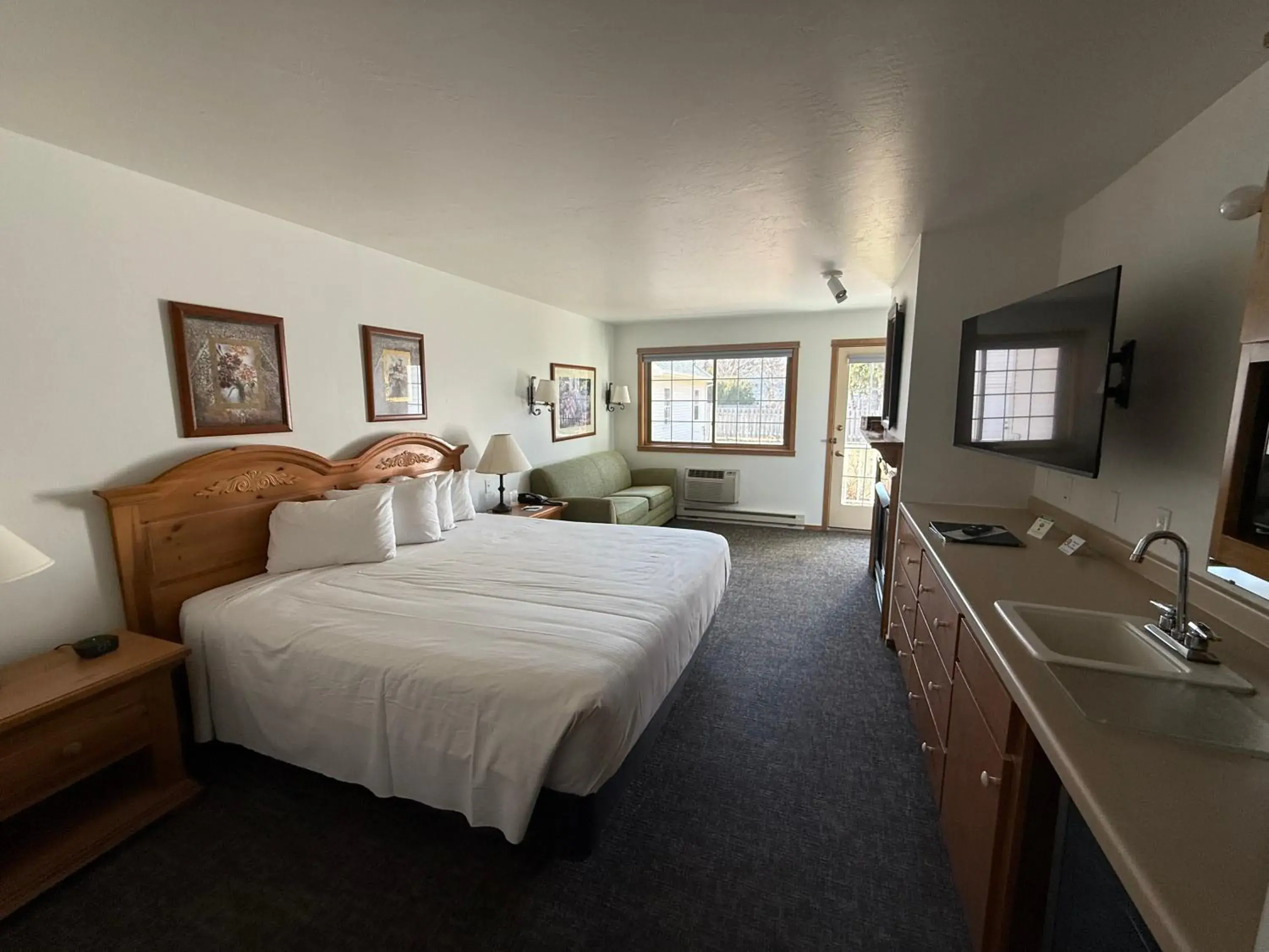 King Suite in Homestead Suites - Fish Creek King Suite in Homestead Suites - Fish Creek