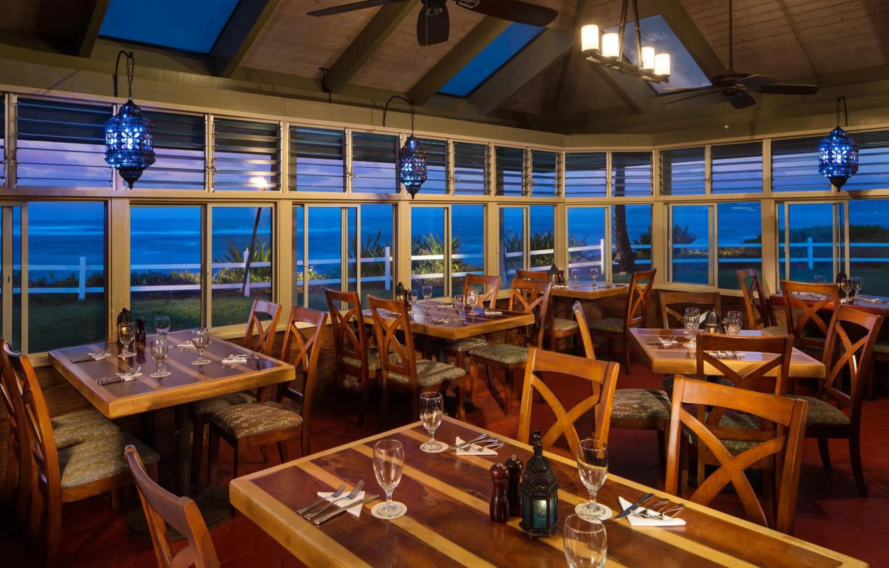 Restaurant/places to eat in Hanalei Colony Resort