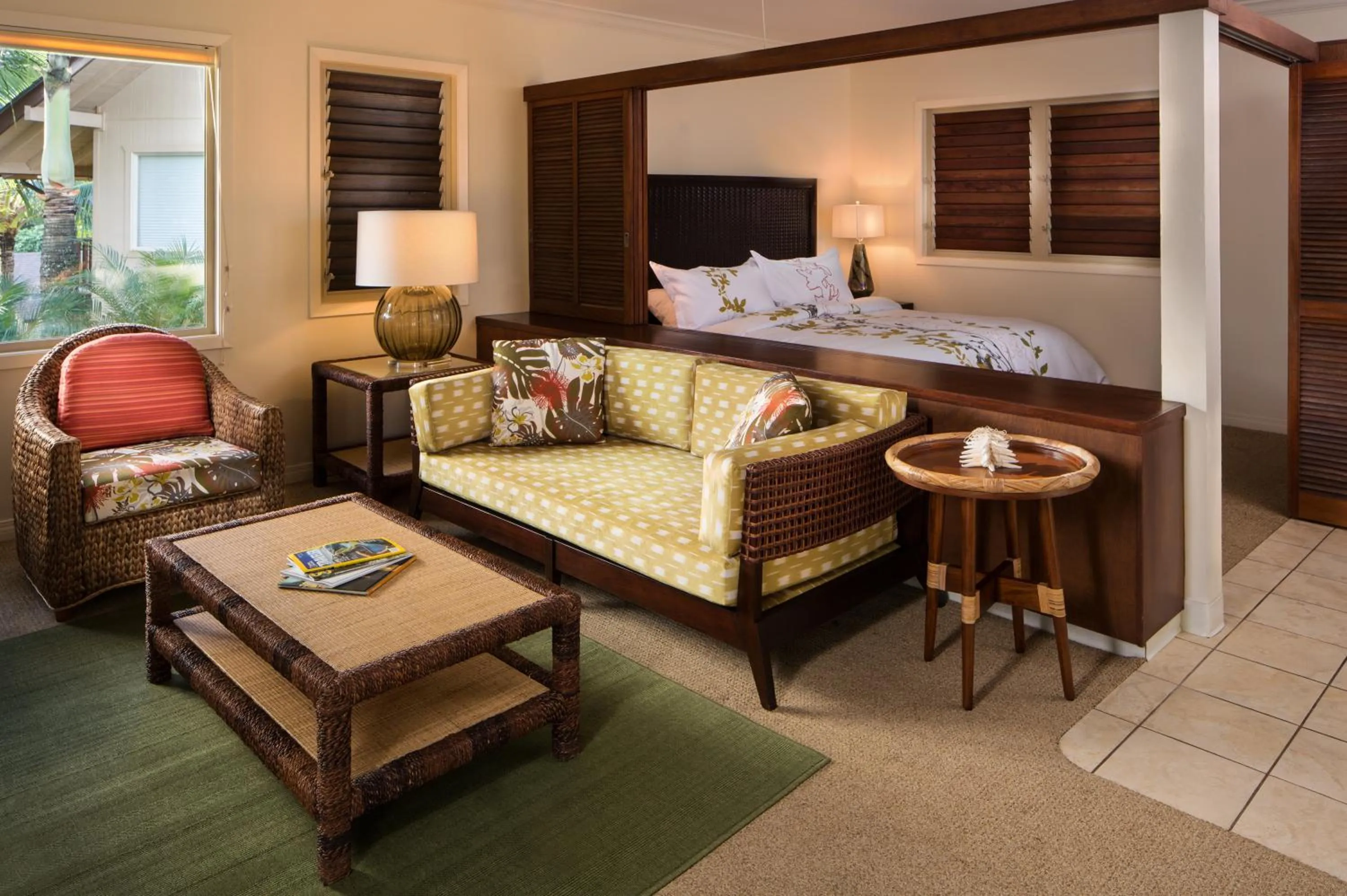 Living room, Bed in Hanalei Colony Resort