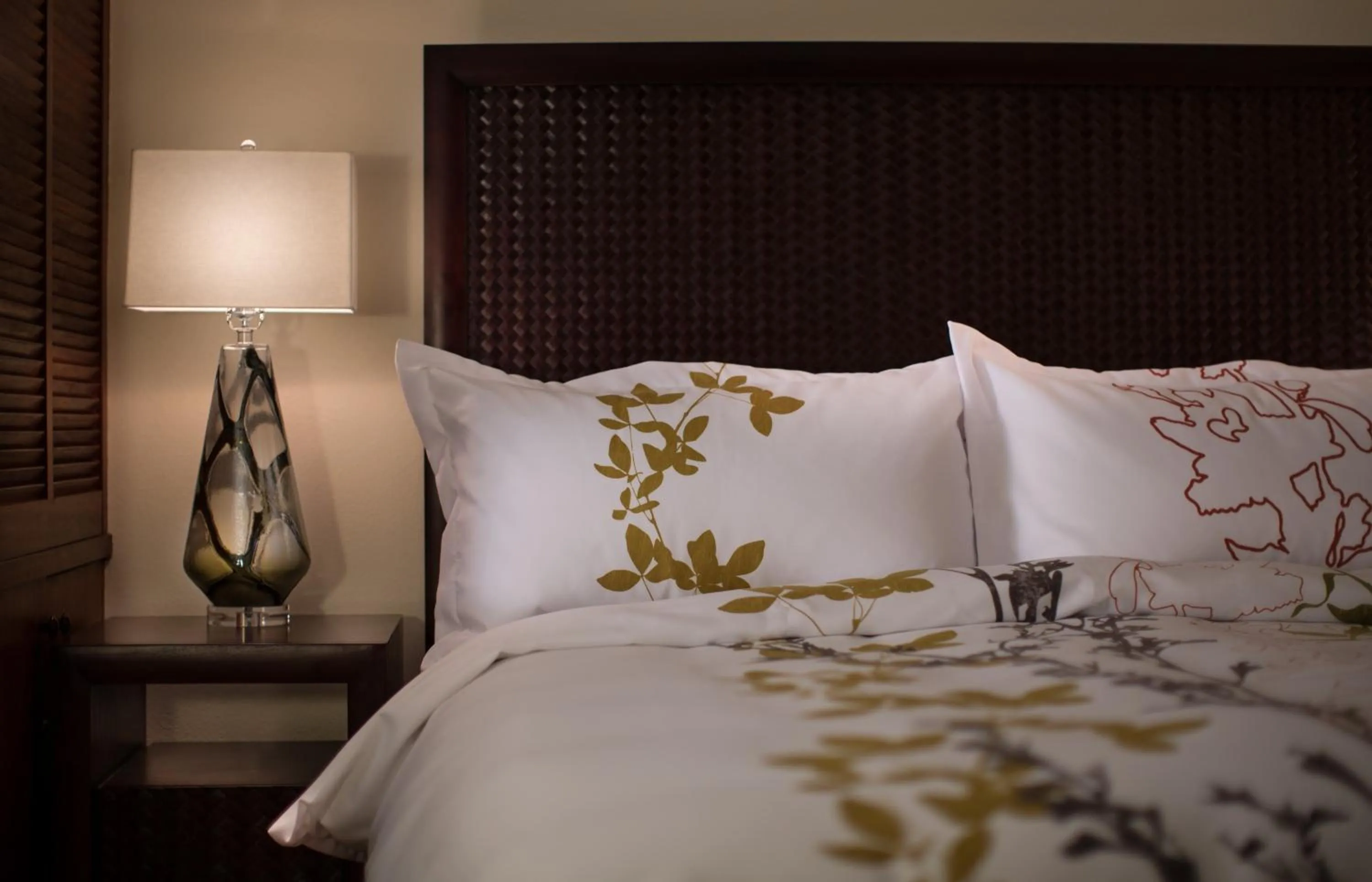 Decorative detail, Bed in Hanalei Colony Resort