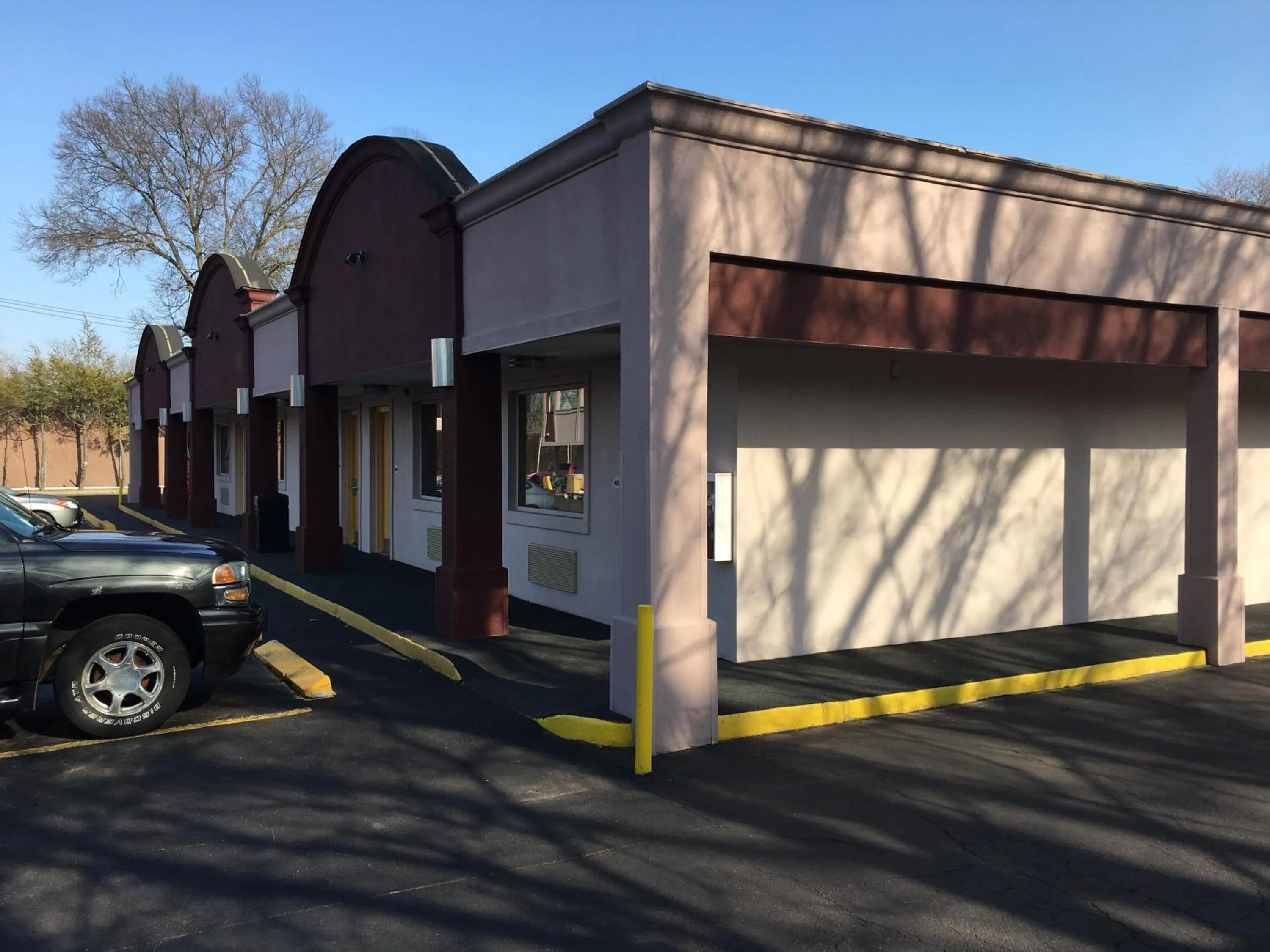 Parking in Ramada by Wyndham Rockville Centre