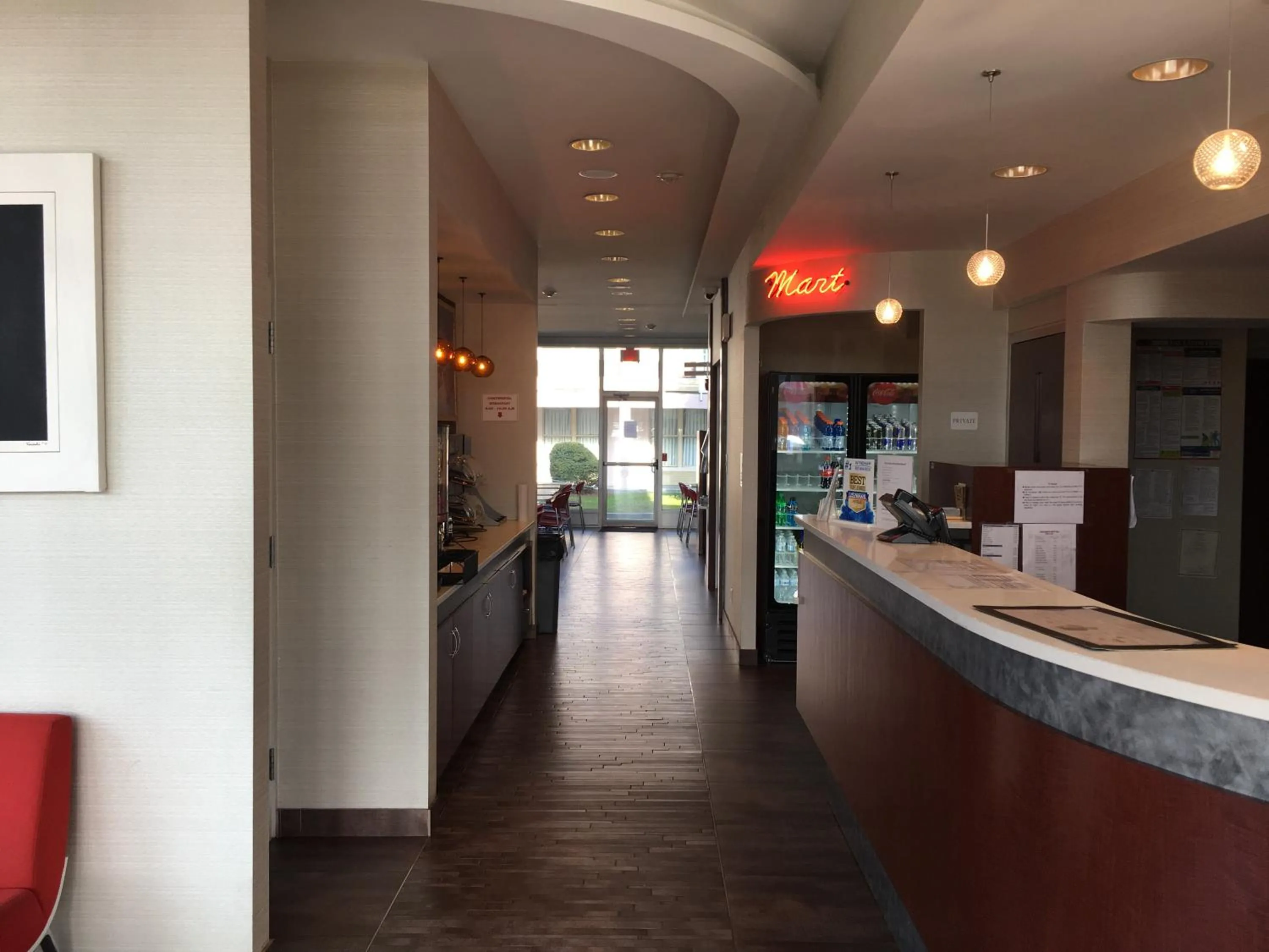 Lobby or reception in Ramada by Wyndham Rockville Centre