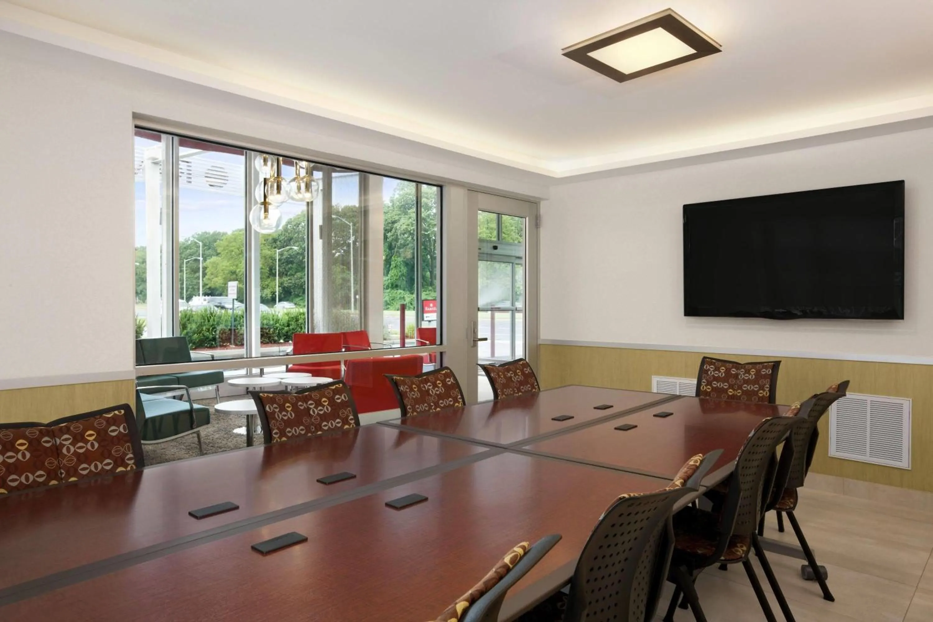 Meeting/conference room in Ramada by Wyndham Rockville Centre