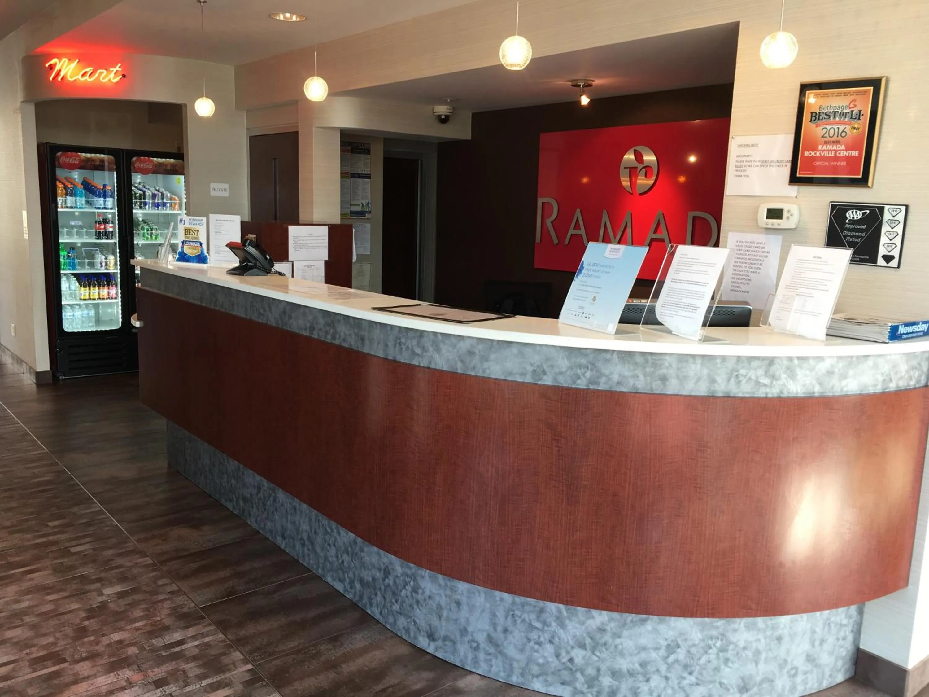 Lobby or reception in Ramada by Wyndham Rockville Centre