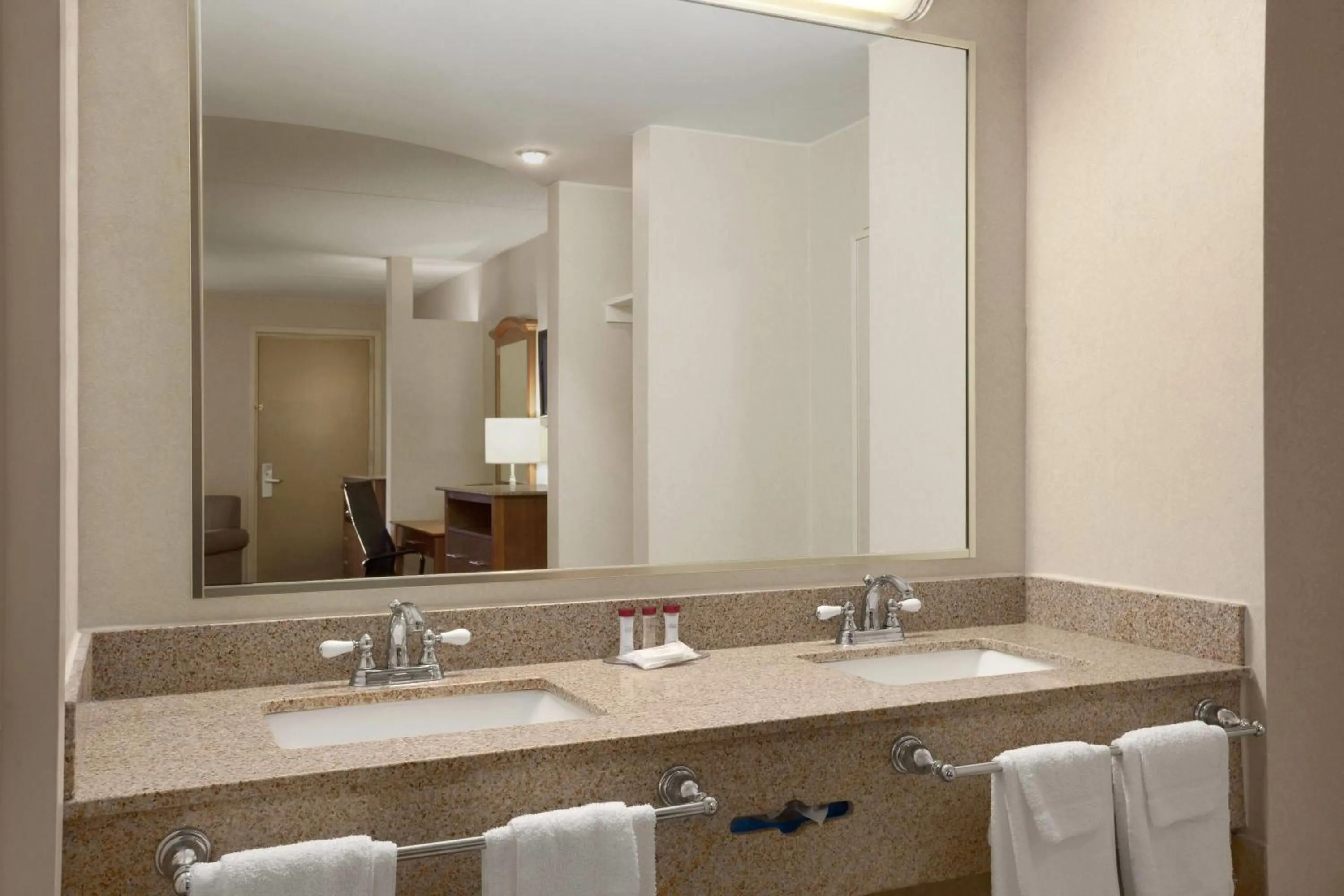 Photo of the whole room in Ramada by Wyndham Rockville Centre