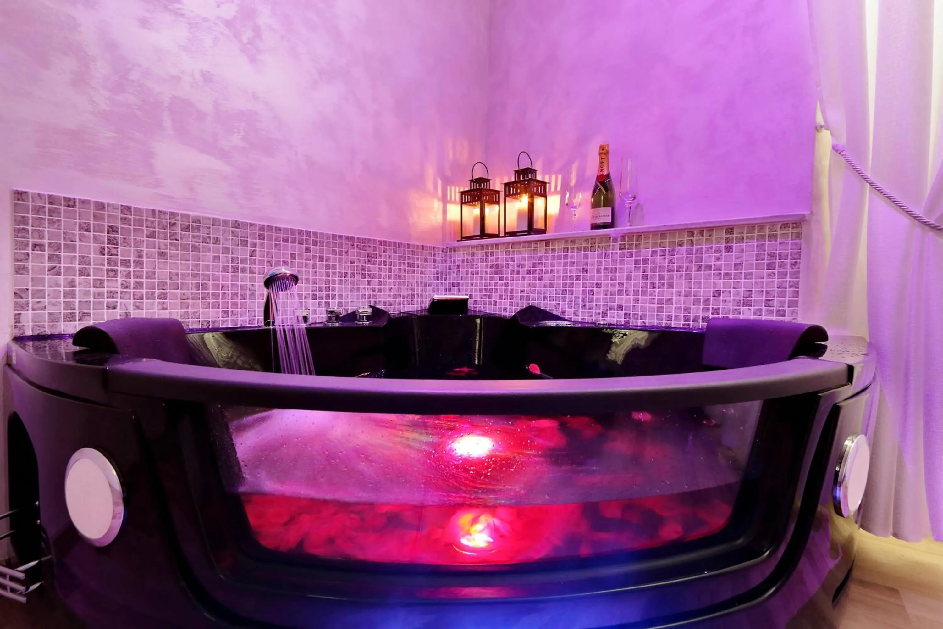 Area and facilities in Just Chilling Suite