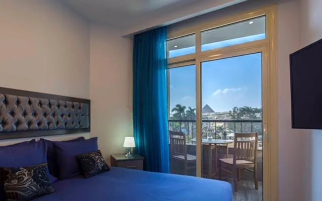 Landmark view, Bed in Pyramids View Inn Bed & Breakfast