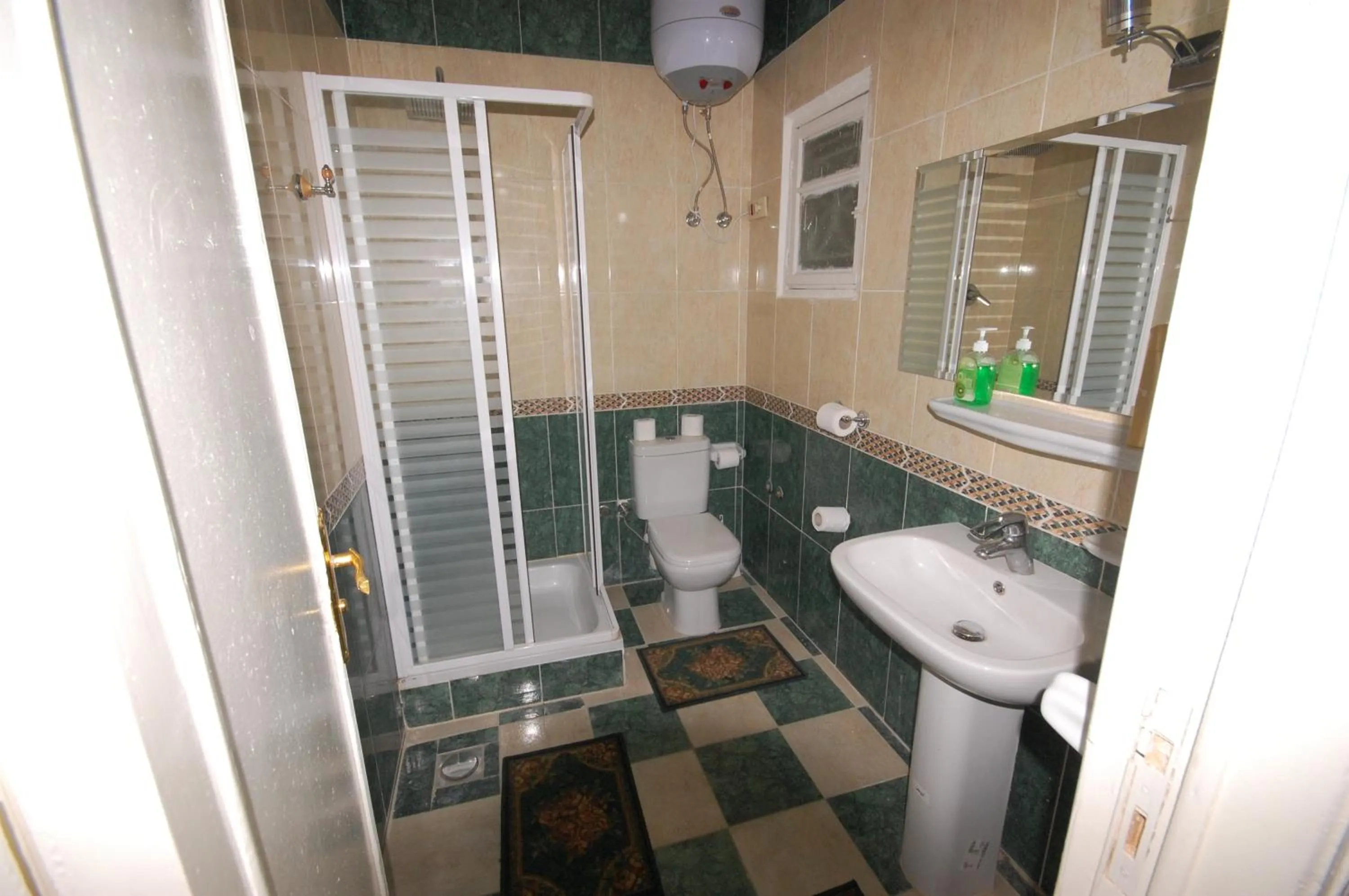 Bathroom in Pyramids View Inn Bed & Breakfast