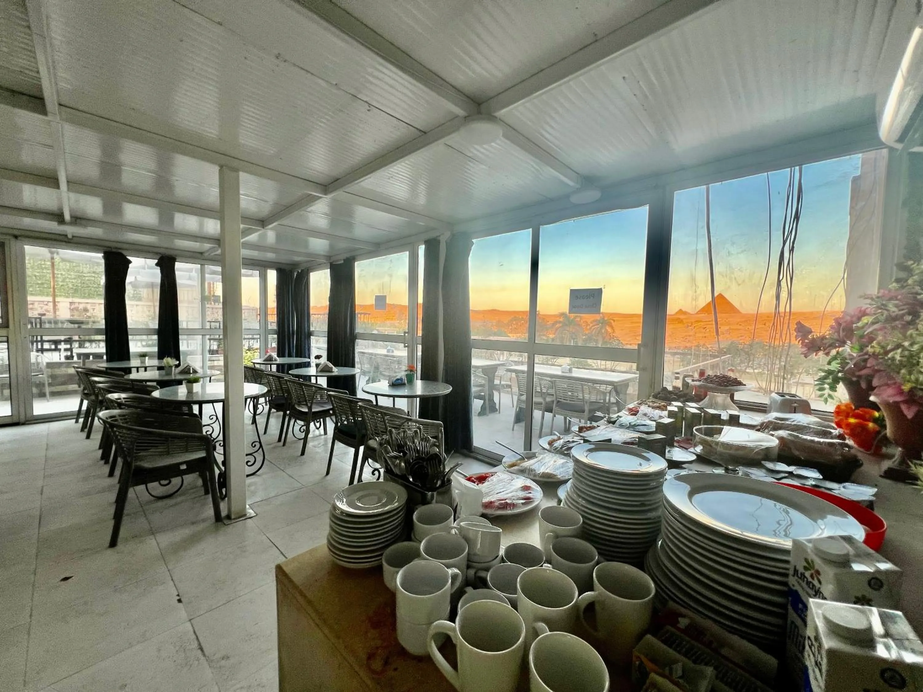 Restaurant/places to eat in Pyramids View Inn Bed & Breakfast