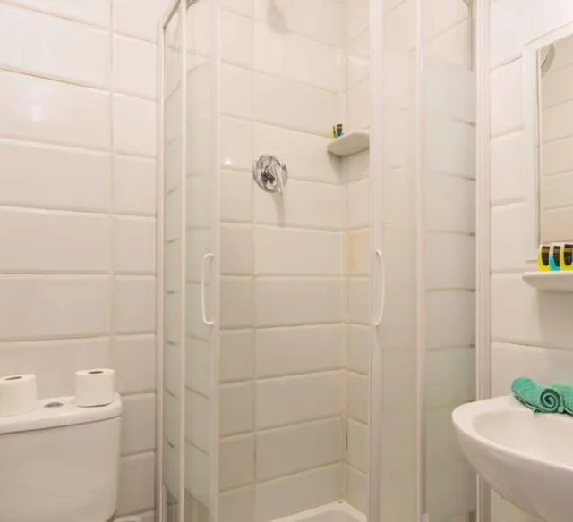 Bathroom in Pyramids View Inn Bed & Breakfast