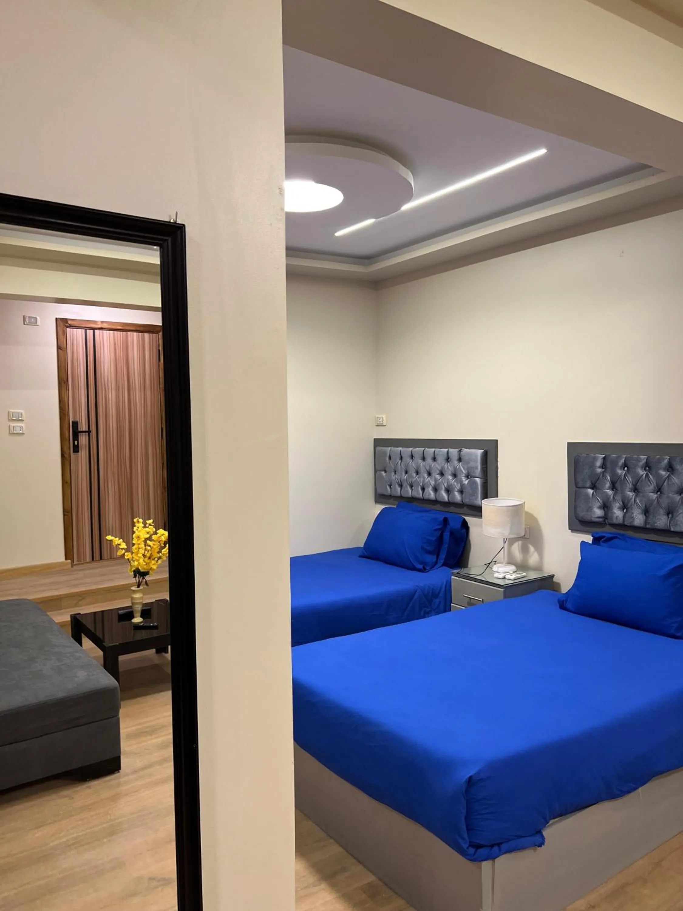 Living room, Bed in Pyramids View Inn Bed & Breakfast